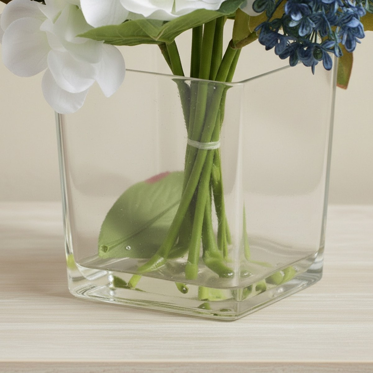 زهور صناعية بوعاء زجاجي ومظهر ماء صناعي من آريوس - 30 سم-hbxlivingroom-decorandaccessories-plantersandurns-image-3
