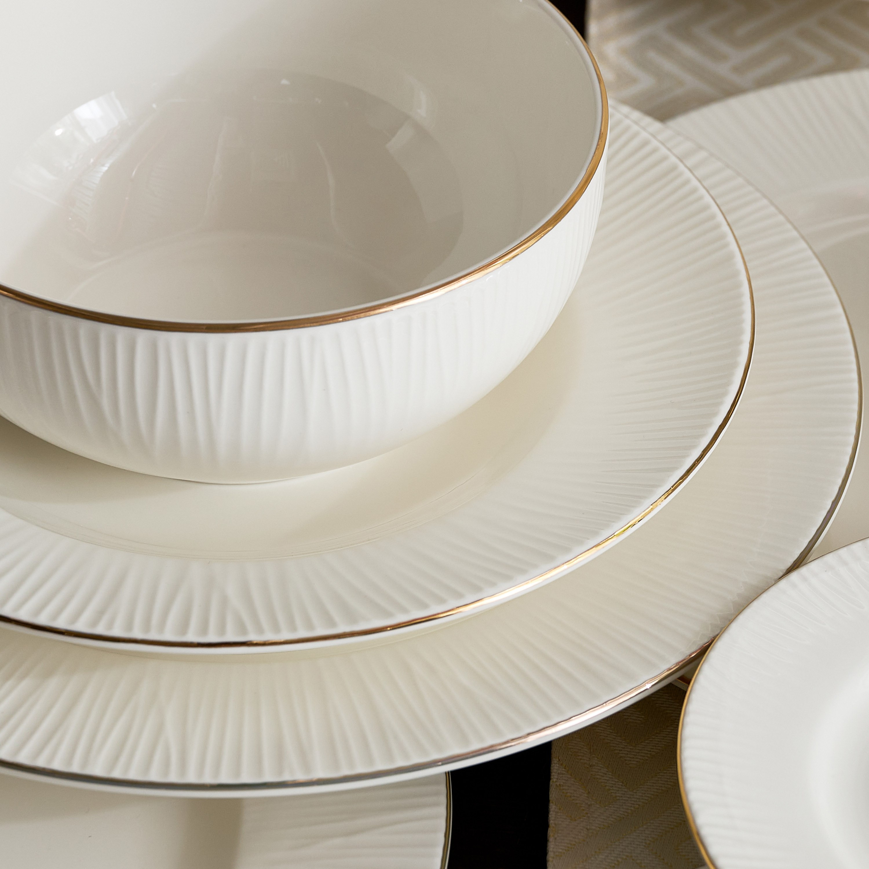 طقم سفرة منقوش 32 قطعة من أوركيد - يخدم 6-hbxdiningroom-tabletop-dinnersets-image-4