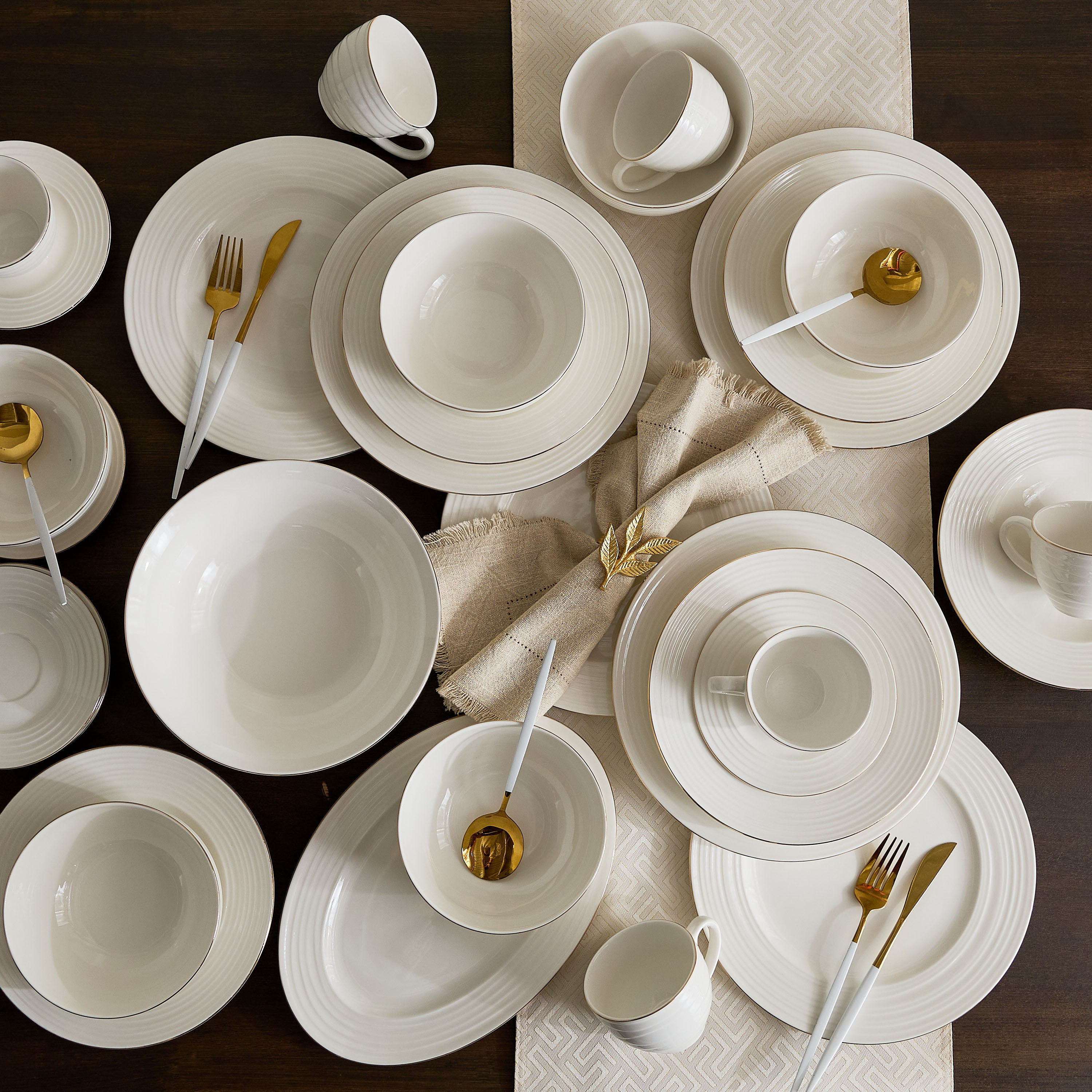 طقم سفرة 32 قطعة بنقوش من أوركيد - يخدم 6-hbxdiningroom-tabletop-dinnersets-image-1