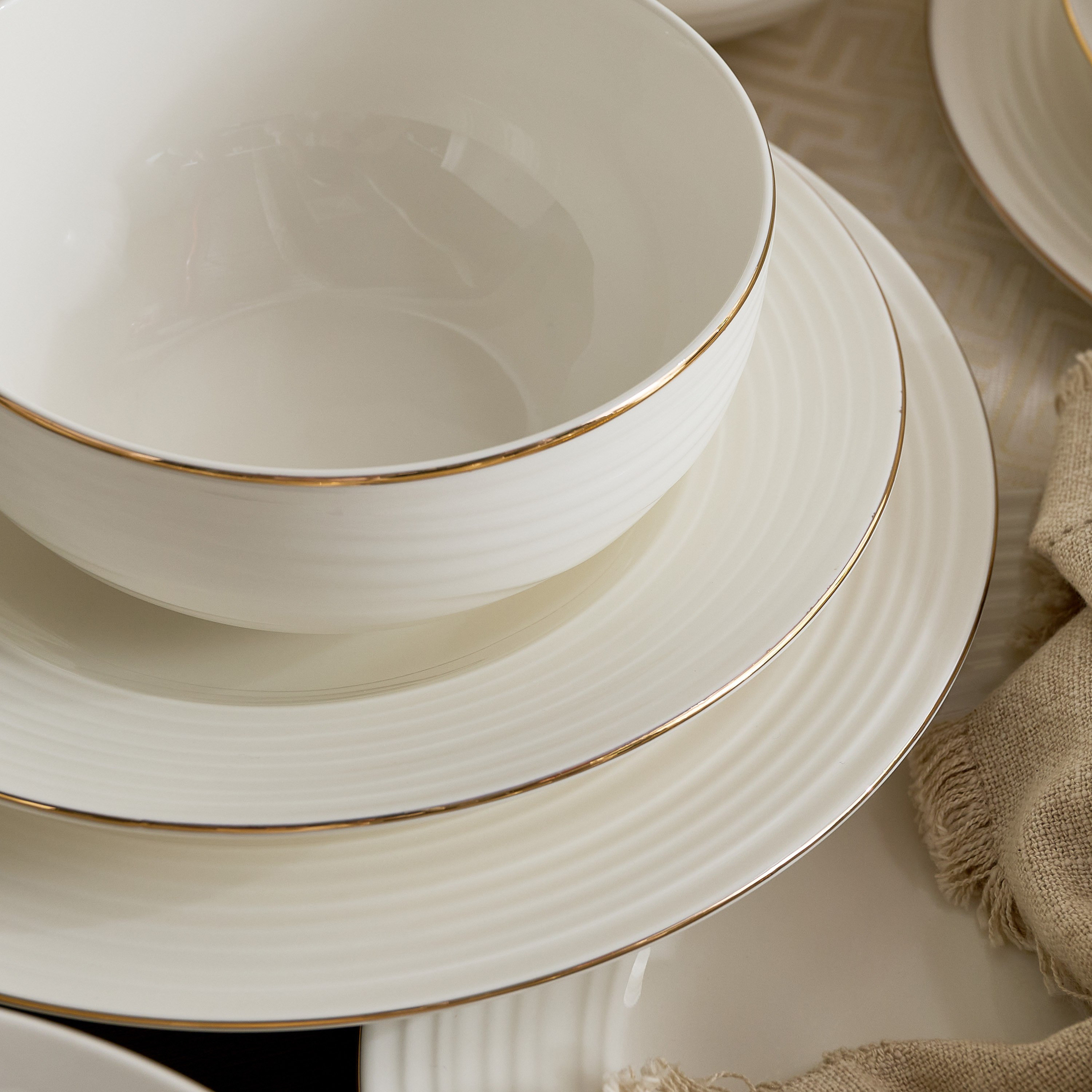 طقم سفرة 32 قطعة بنقوش من أوركيد - يخدم 6-hbxdiningroom-tabletop-dinnersets-image-4