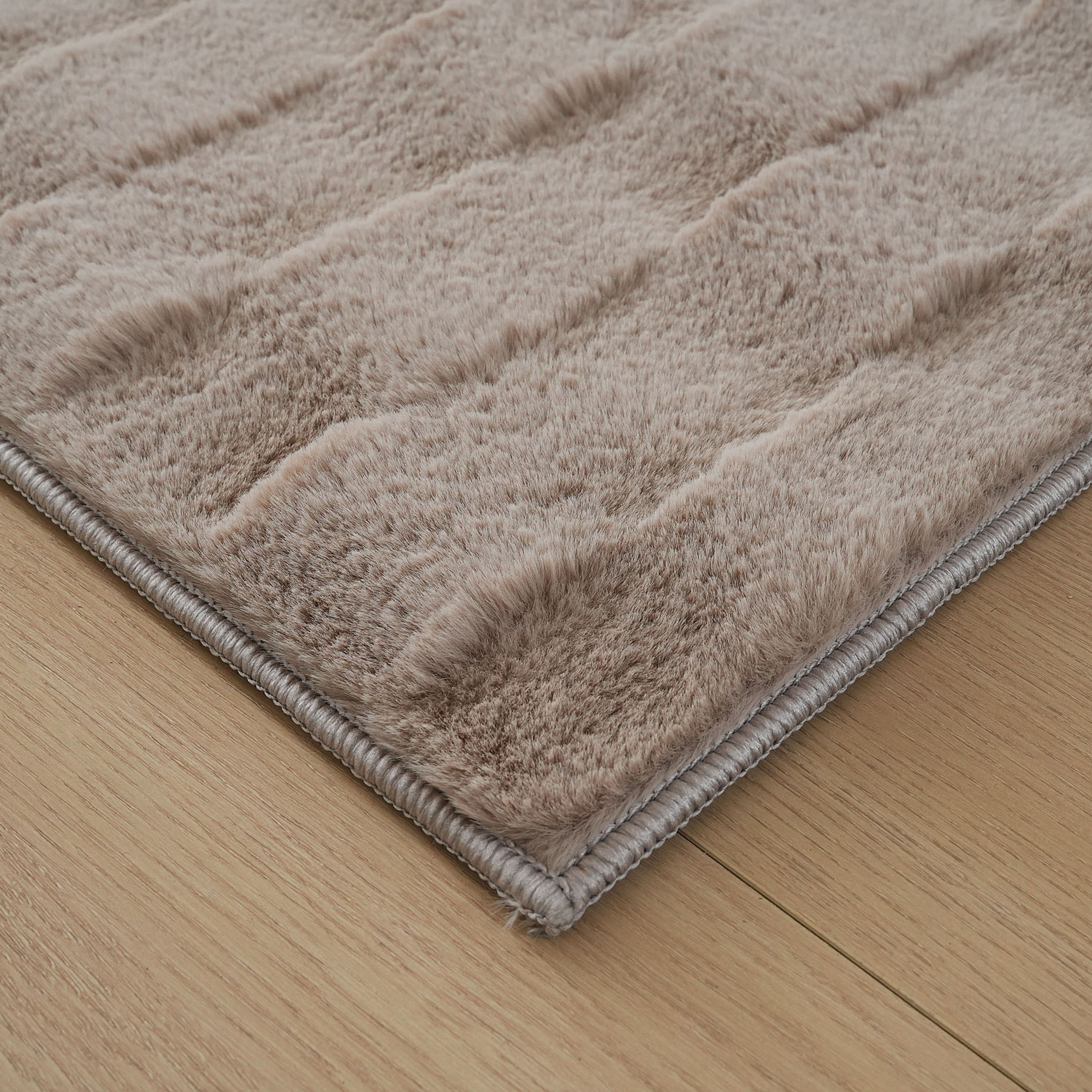 Zara Soro Jacquard Rabbit Fur Rug - 240x360 cm-hbxdecorandfurnishings-floorcoverings-rugs-image-2