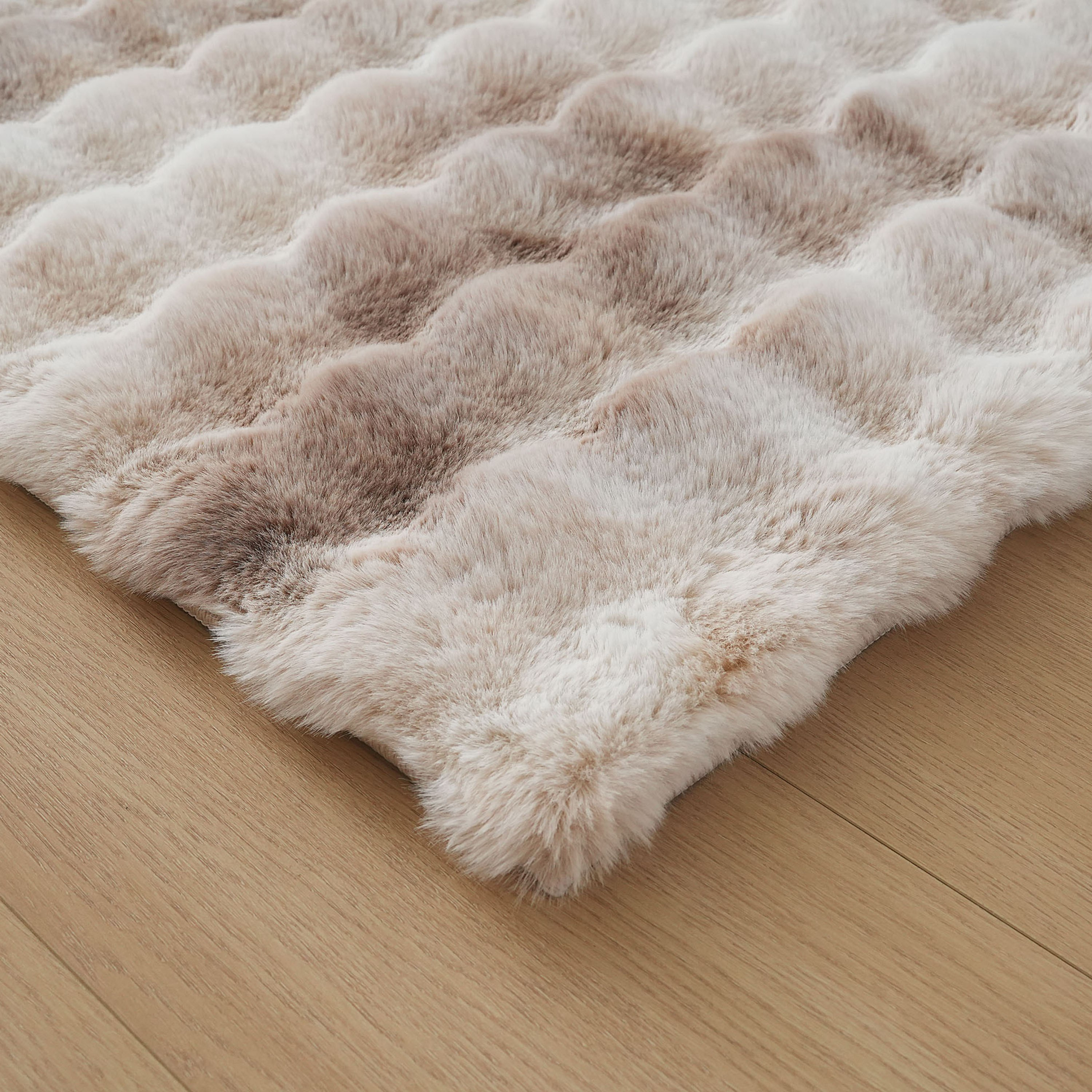 سجادة فرو أرنب بتصميم فقاعات وبطبعات من تيمي - 200x300 سم-hbxdecorandfurnishings-floorcoverings-rugs-image-2