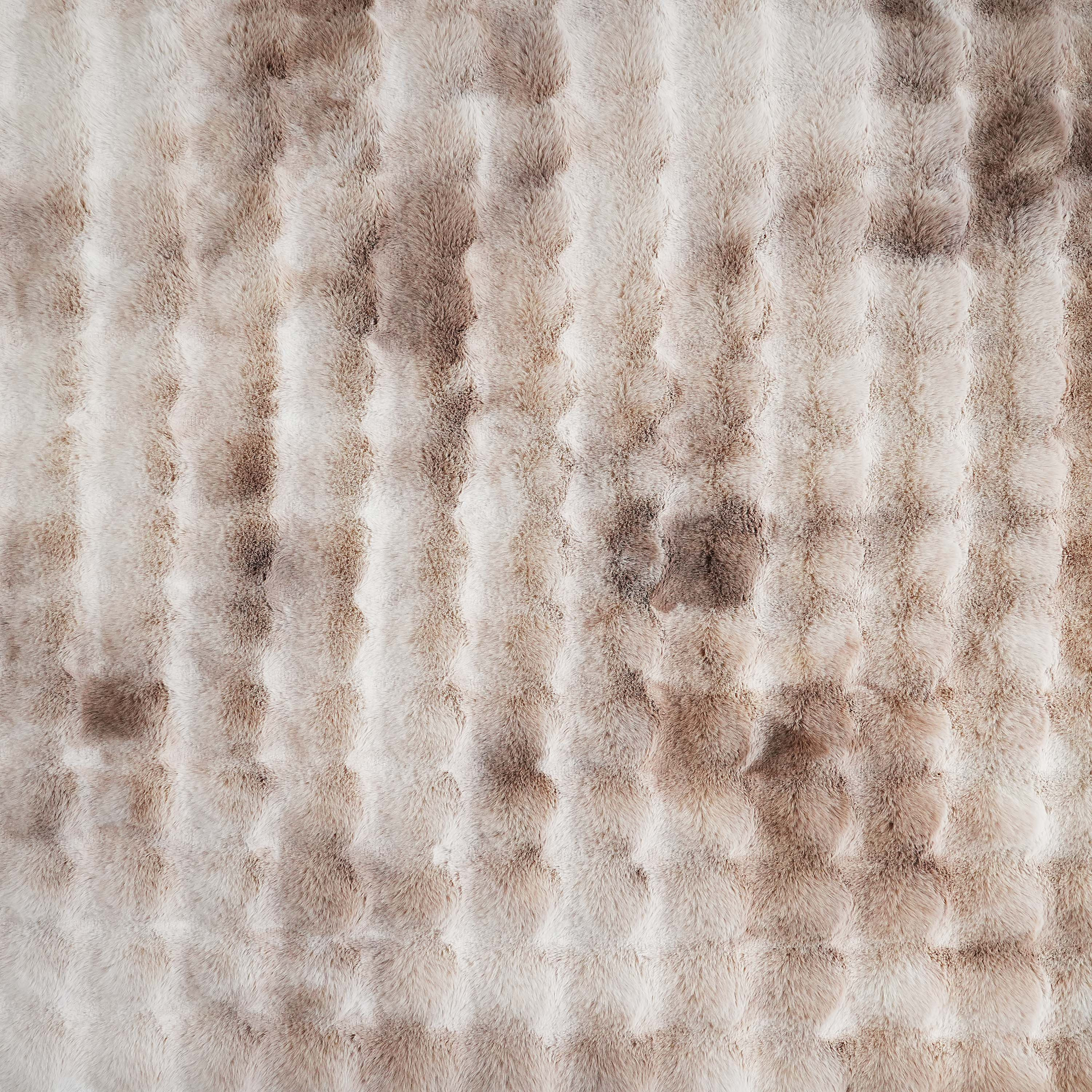 سجادة فرو أرنب بتصميم فقاعات وبطبعات من تيمي - 240x360 سم-hbxdecorandfurnishings-floorcoverings-rugs-image-4