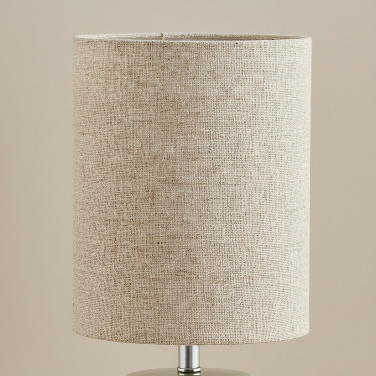 مصباح طاولة سيراميك عاكس ولامع مع غطاء كتان من أمالفي - 39x18 سم-hbxlivingroom-lighting-tablelamps-image-3