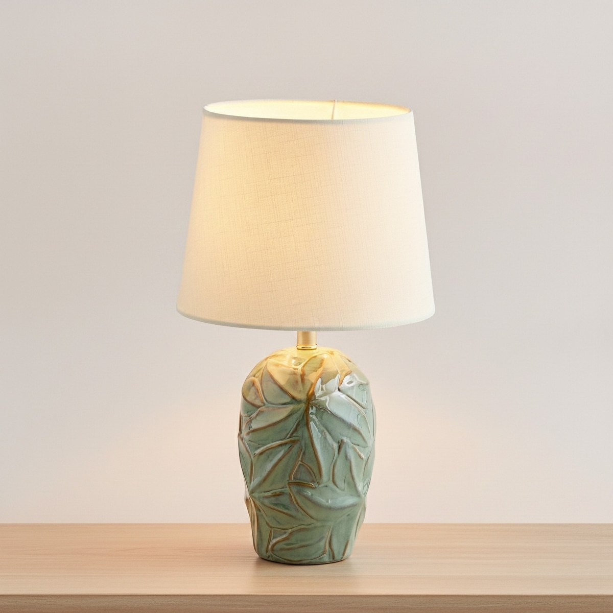 مصباح طاولة سيراميك لامع وعاكس مع غطاء كتان من أمالفي - 42x25 سم-hbxlivingroom-lighting-tablelamps-image-2