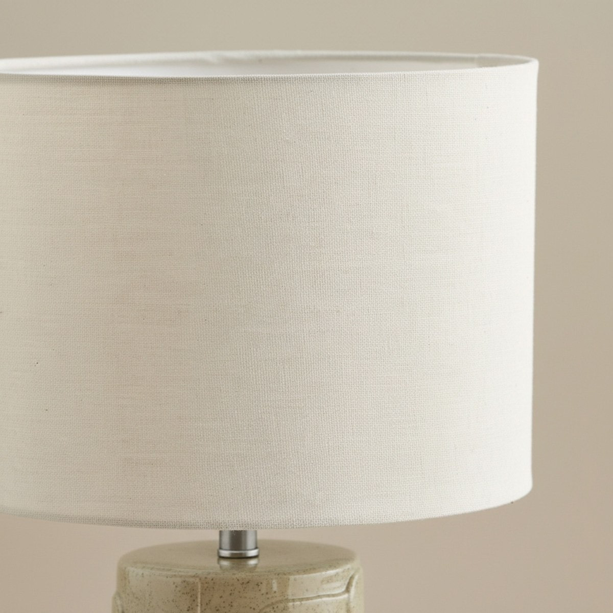 مصباح طاولة سيراميك عاكس ولامع مع غطاء كتان من أمالفي - 50.5x30 سم-hbxlivingroom-lighting-tablelamps-image-3