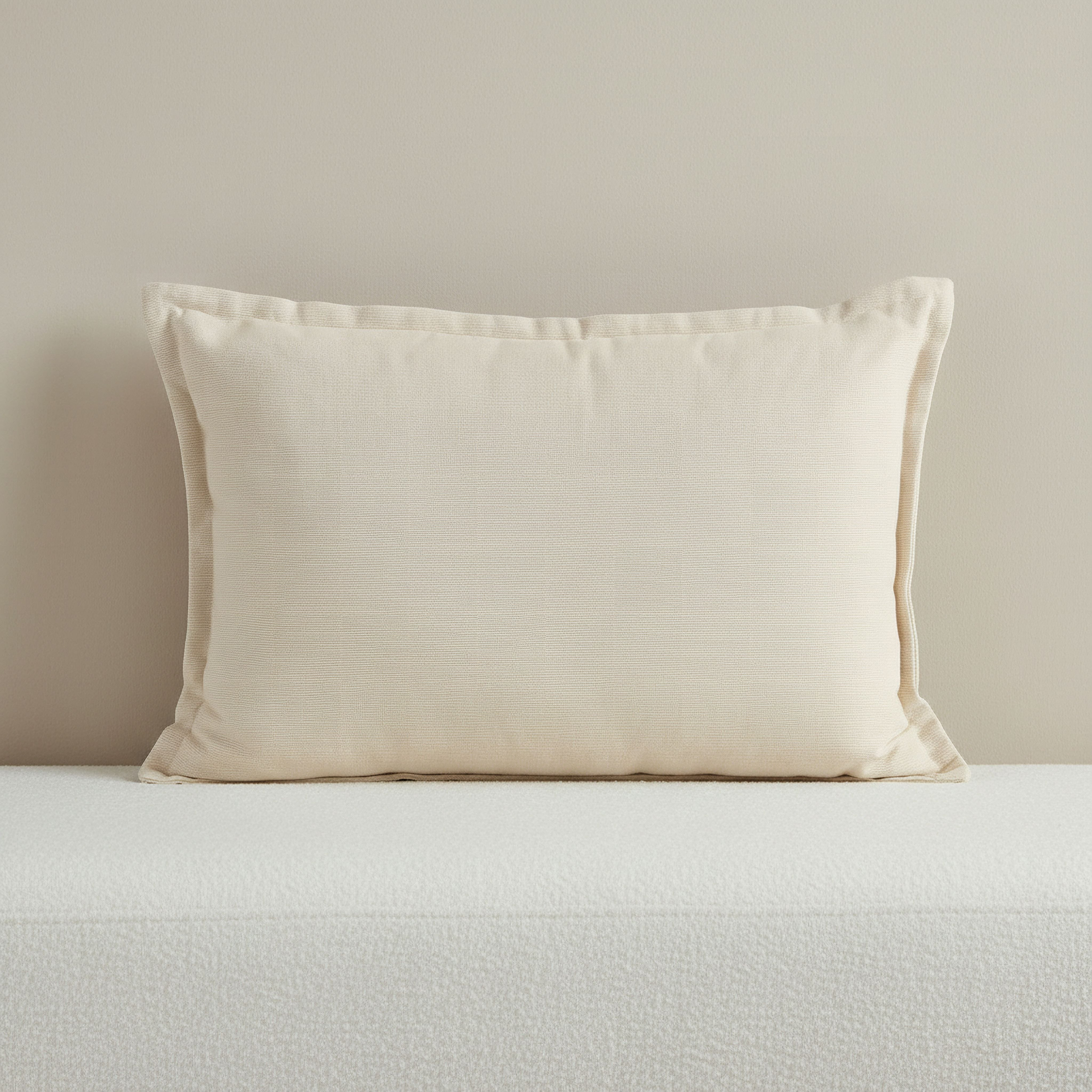وسادة محشوة سادة مضلعة إزرا من أتلانتا - 40x60 سم-hbxhomeware-hbxbedroom-image-1