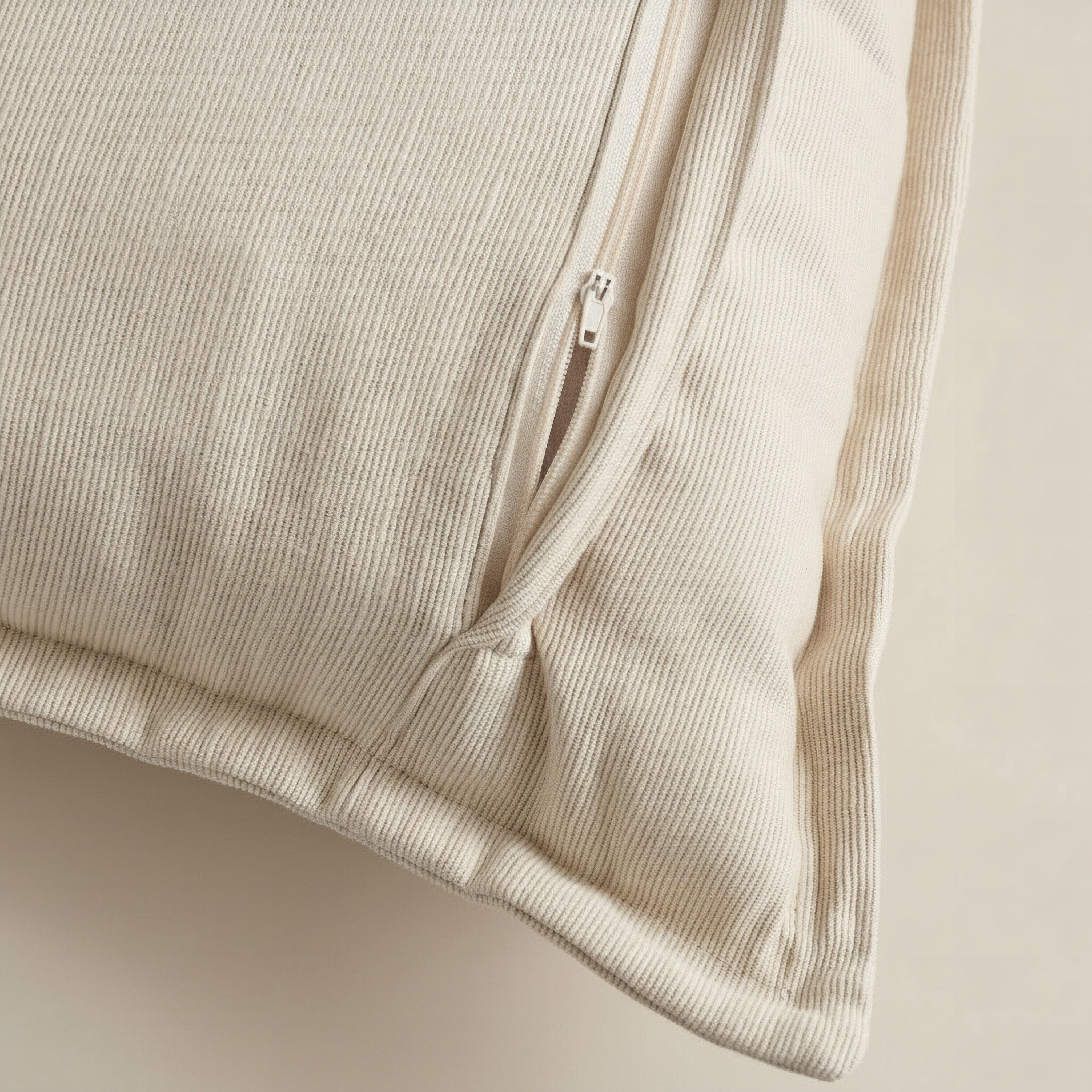 وسادة محشوة سادة مضلعة إزرا من أتلانتا - 40x60 سم-hbxhomeware-hbxbedroom-image-2