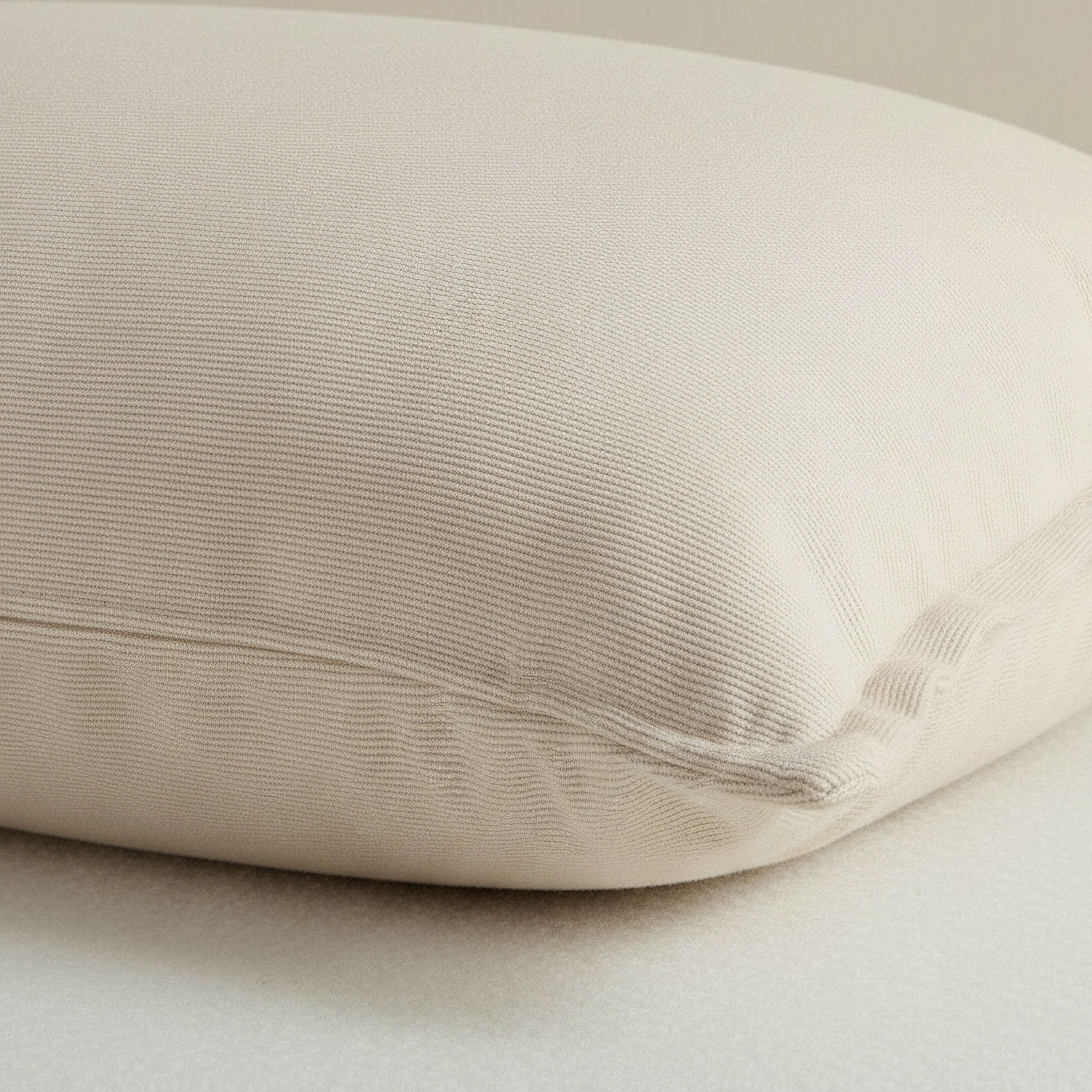 وسادة محشوة سادة مضلعة إزرا من أتلانتا - 40x60 سم-hbxhomeware-hbxbedroom-image-3