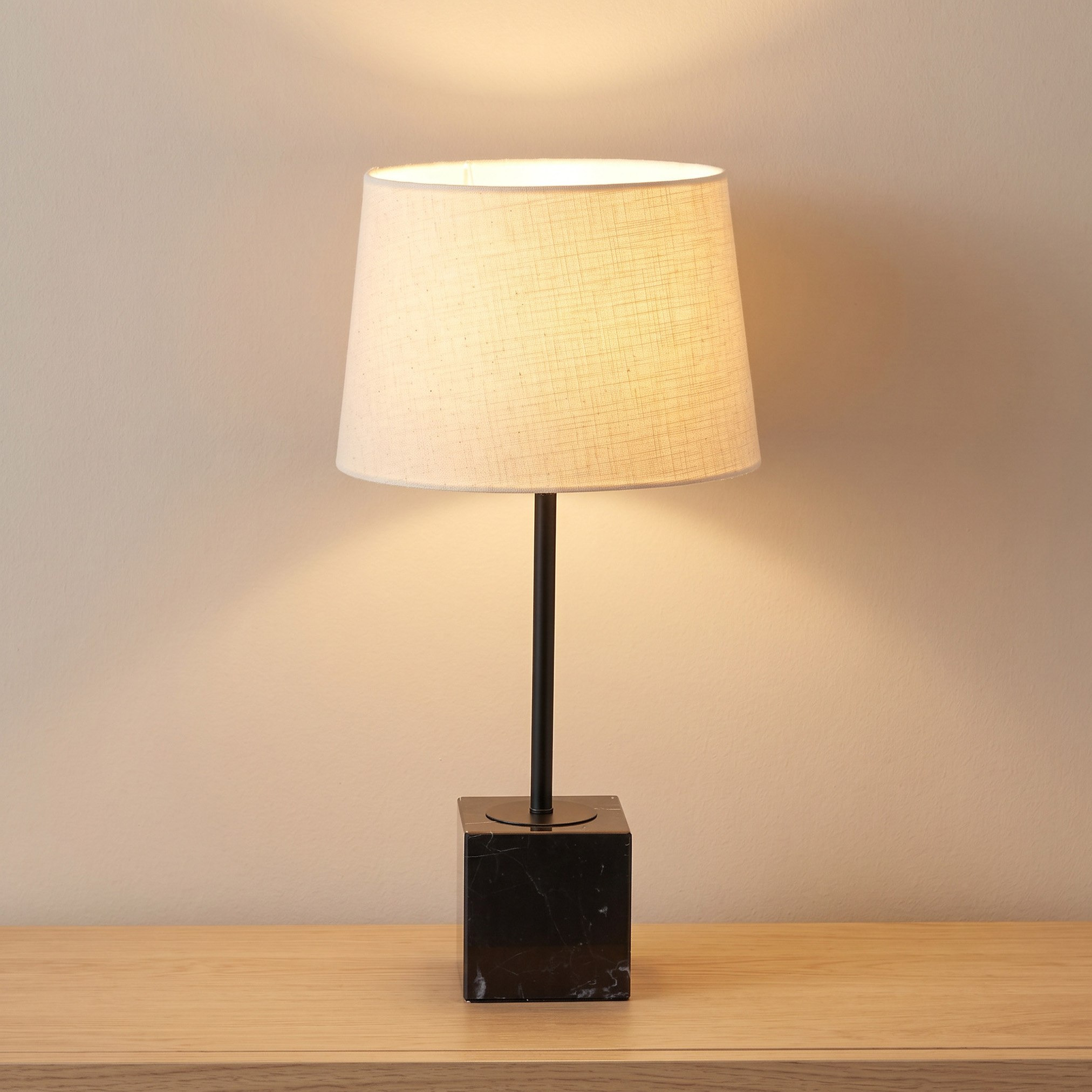 مصباح طاولة رخام وغطاء كتان من كايلان - 30 × 58 سم-hbxlivingroom-lighting-tablelamps-image-2