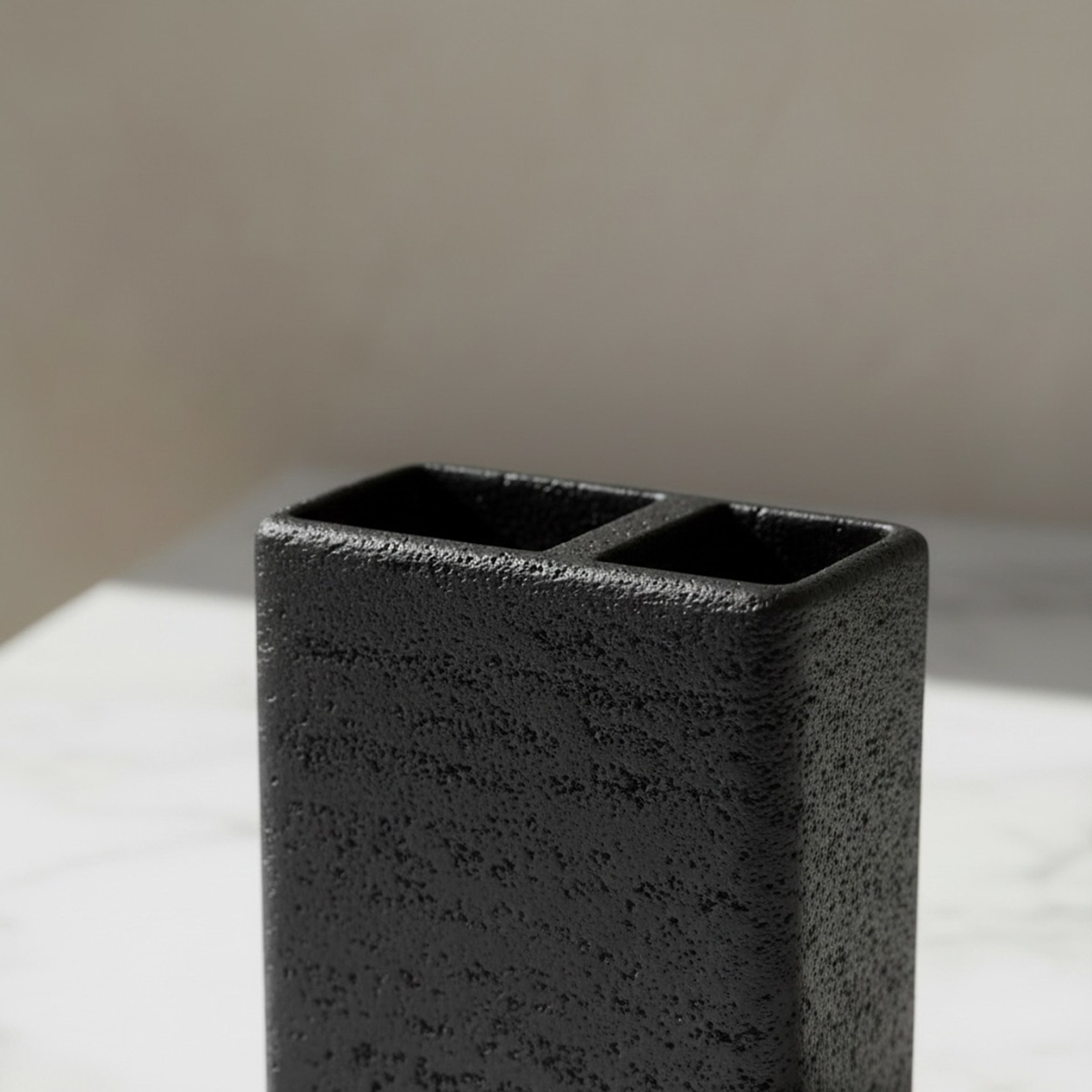 Whyton Saga Resin Toothbrush Holder - 11x5.5x11 cm-hbxdecorandfurnishings-bathroomaccessories-bathroomsets-image-2