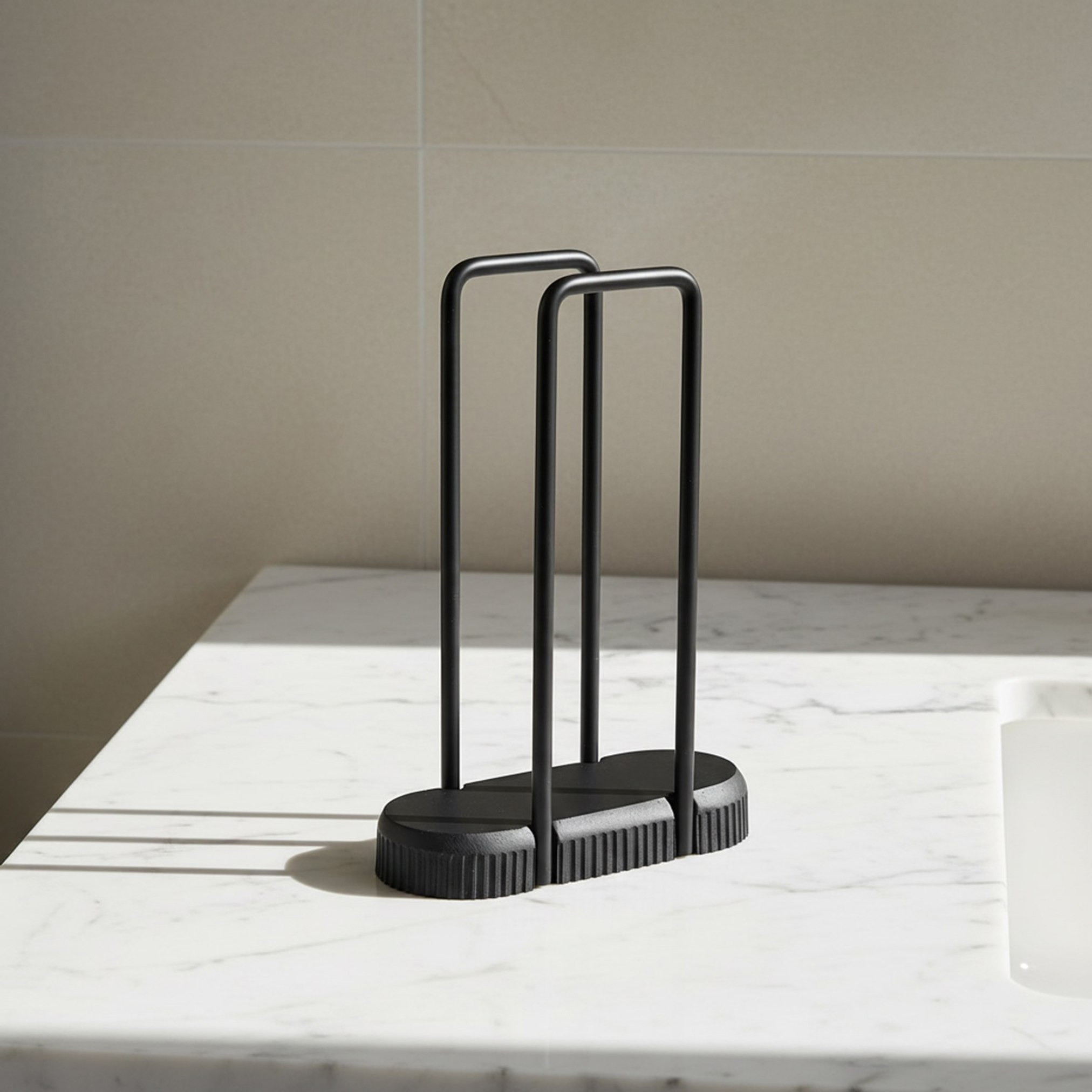 Whyton Saga Resin Towel Holder - 18x8x25 cm-hbxdecorandfurnishings-bathroomaccessories-bathroomsets-image-1