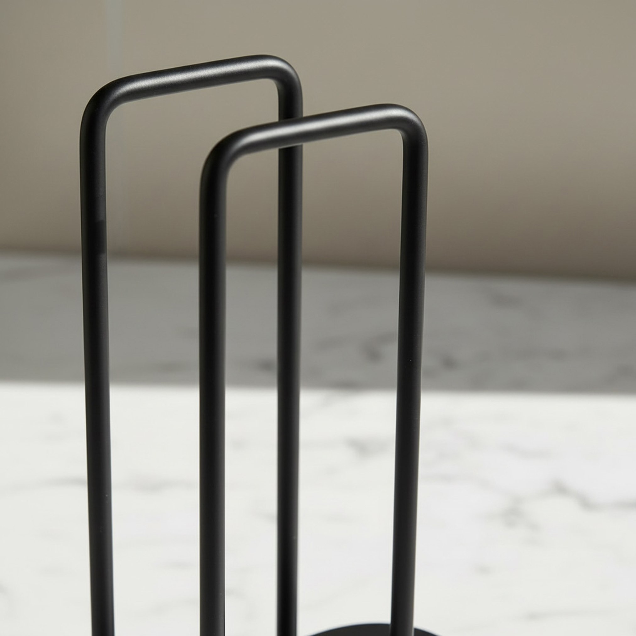 Whyton Saga Resin Towel Holder - 18x8x25 cm-hbxdecorandfurnishings-bathroomaccessories-bathroomsets-image-2