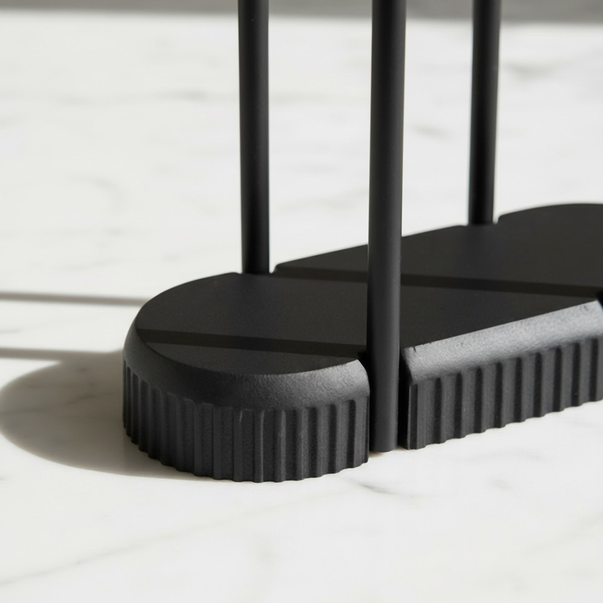 Whyton Saga Resin Towel Holder - 18x8x25 cm-hbxdecorandfurnishings-bathroomaccessories-bathroomsets-image-3