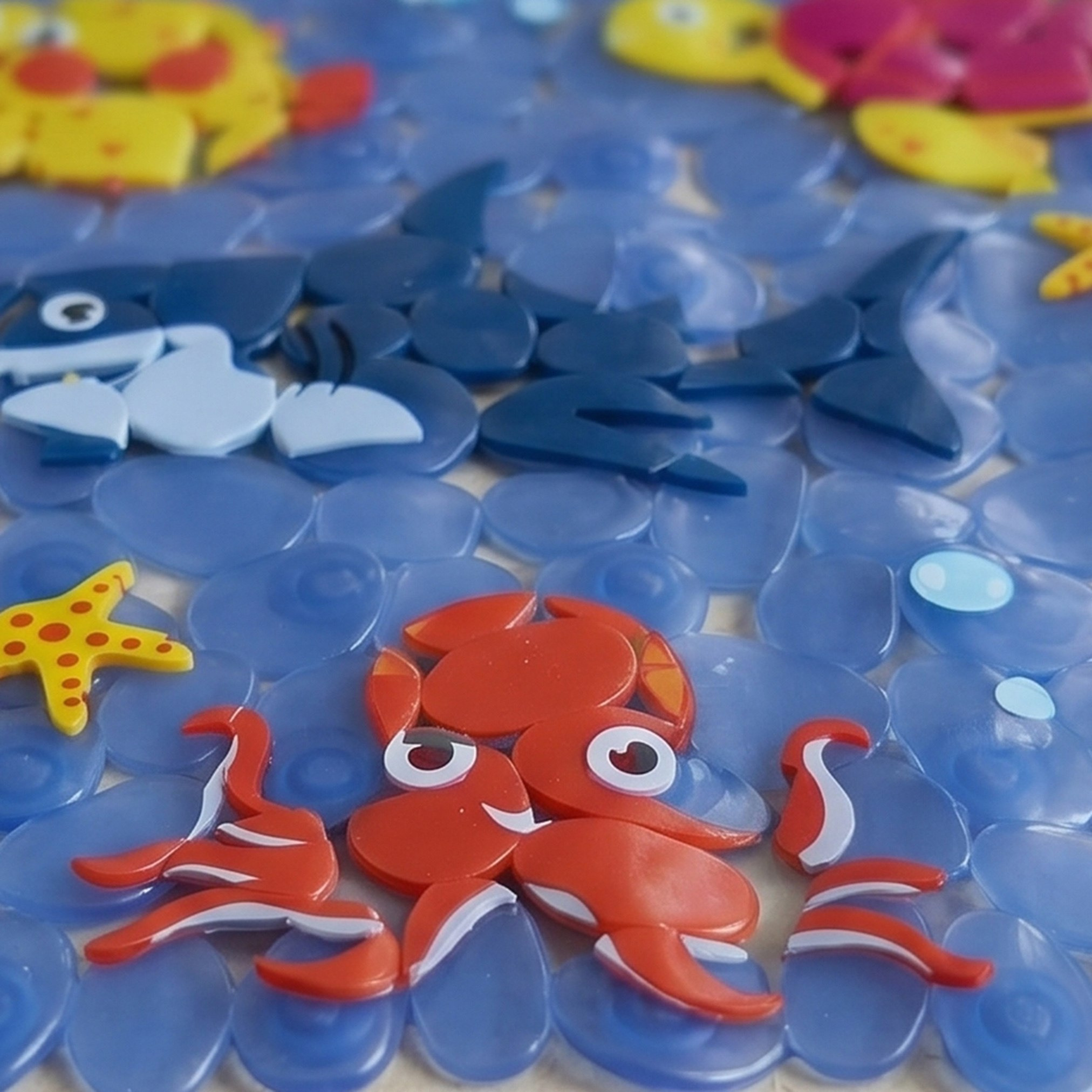 Sachet Color Changing Anti-Slip Kids Bathtub Mat - 35x69 cm-hbxhomeware-kidsessentials-kidsbathmatsandtubmats-image-2