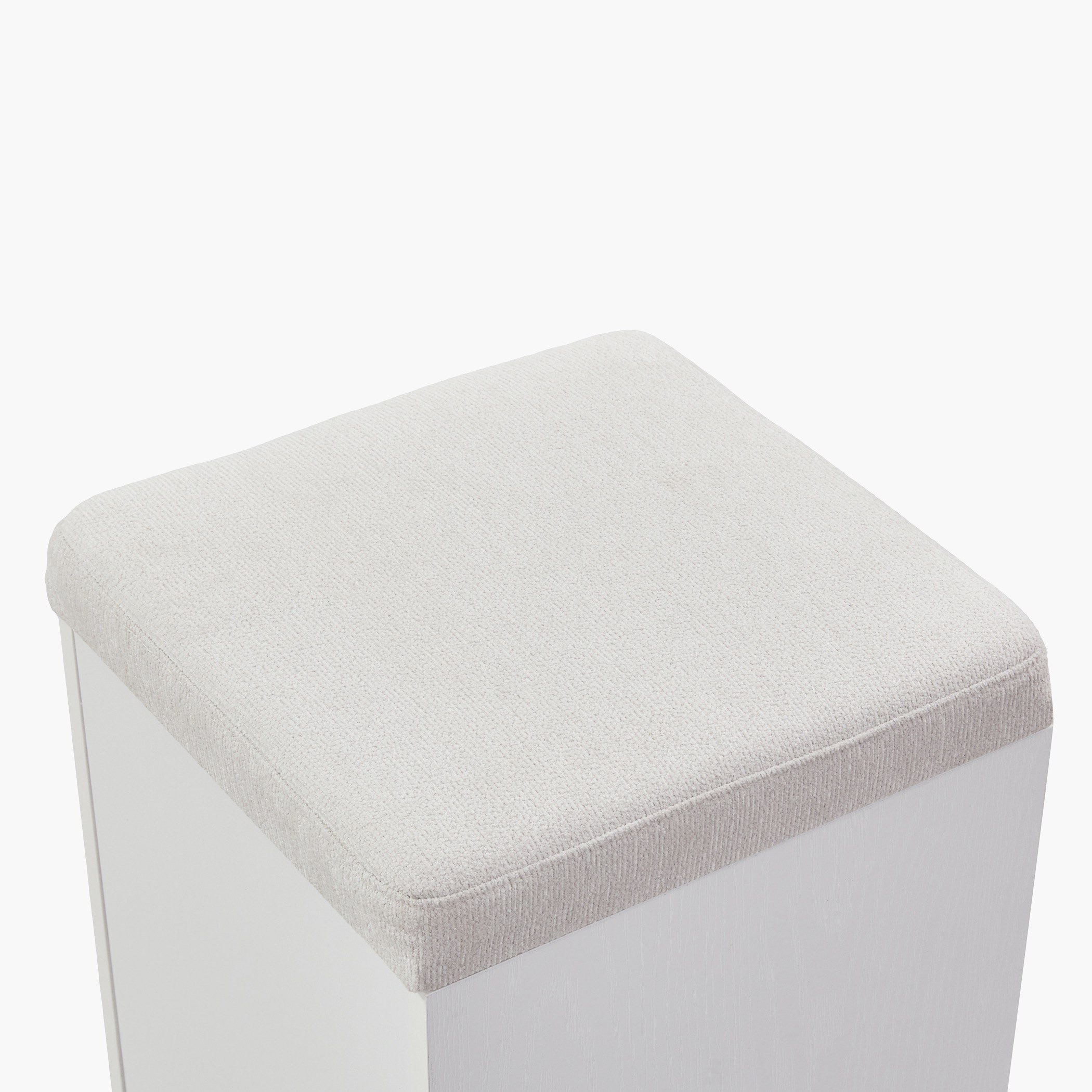 مقعد من فرانكفورت باتارا-hbxlivingroom-sofasandarmchairs-ottomansandfootstools-image-6