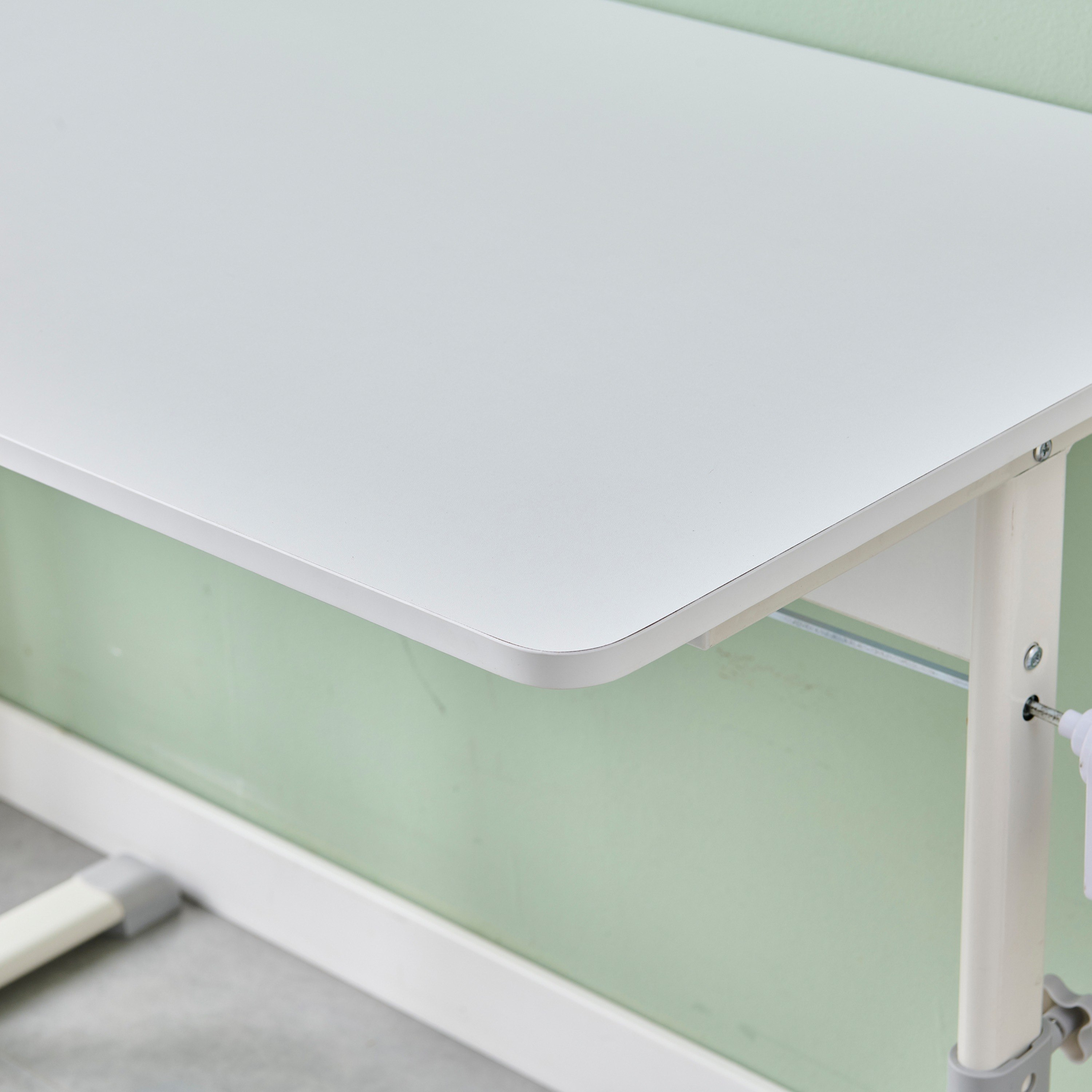 مكتب دراسة بارتفاع قابل للتعديل من ميلر-hbxfurniture-office-desks-image-3
