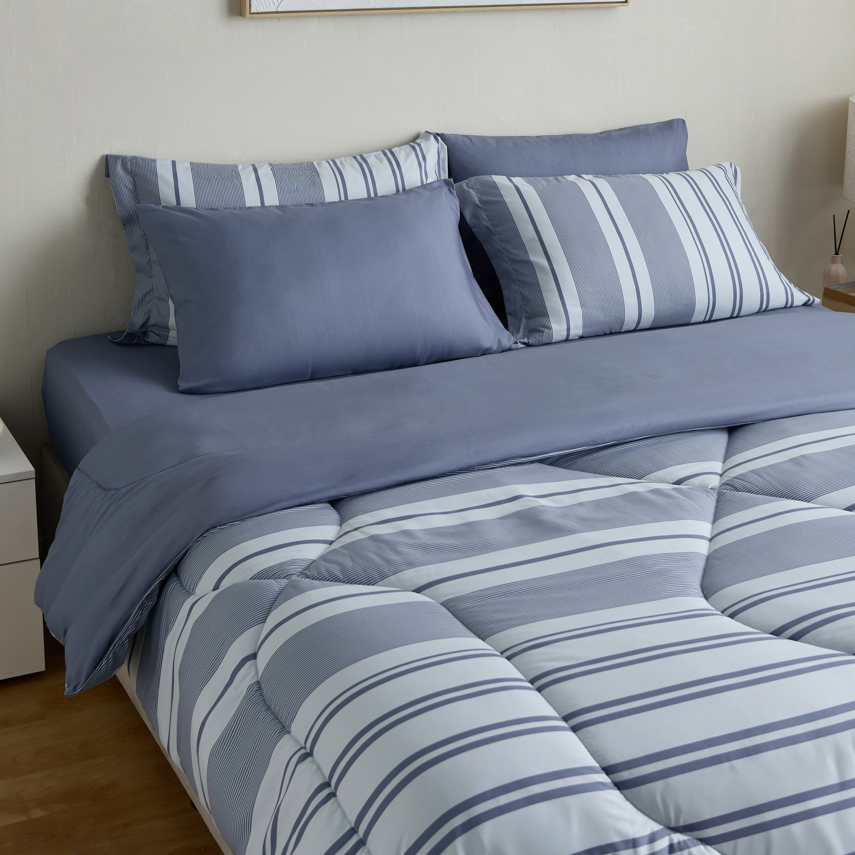 طقم لحاف ألياف دقيقة مقاس كينج مقلم 6 قطع بطبعات من هامبتون - 220x240 سم-hbxhomeware-hbxbedroom-image-1