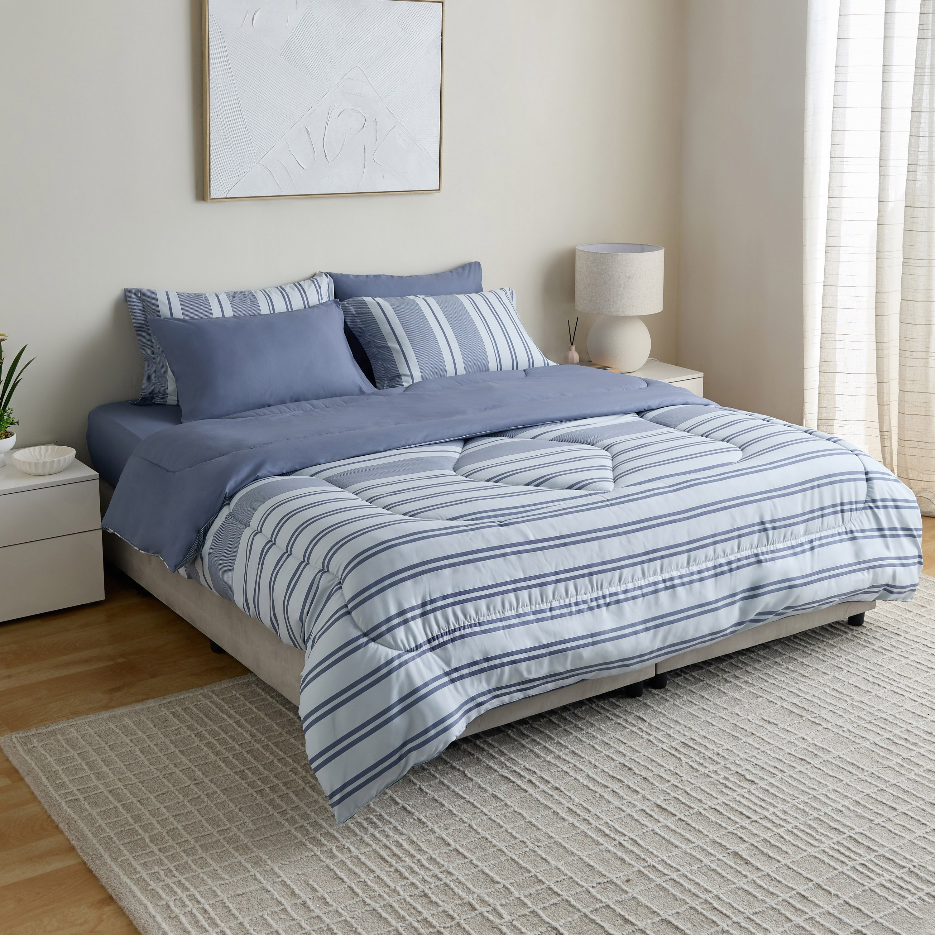 طقم لحاف مقلم من الألياف الدقيقة مقاس سوبر كينج 6 قطع بطبعات من هامبتون - 240x260 سم-hbxhomeware-hbxbedroom-image-9