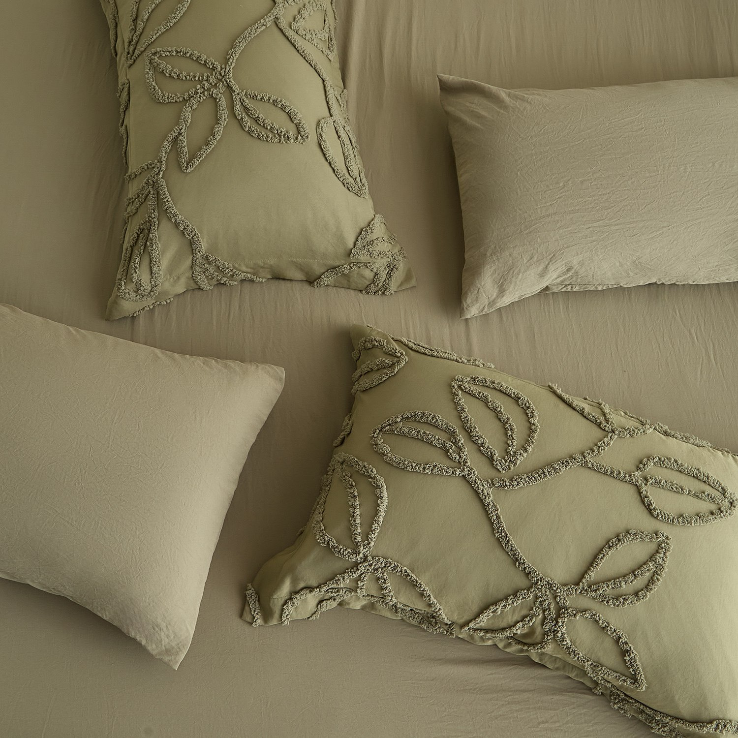 Braxton Tuft Leaf 7-Piece King BIAB Comforter Set - 220x240 cm-hbxhomeware-hbxbedroom-image-6