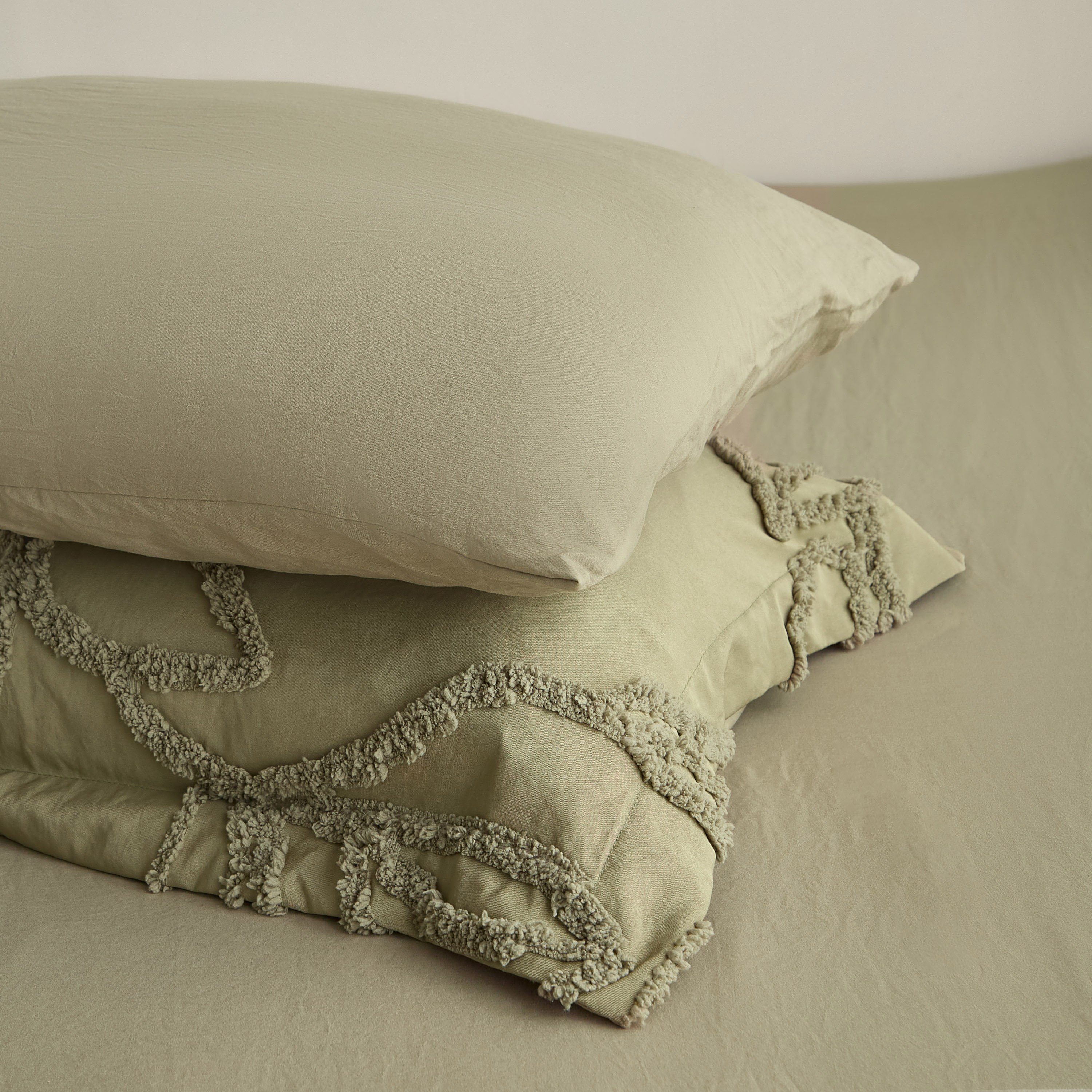 Braxton Tuft Leaf 7-Piece Super King BIAB Comforter Set - 240x260 cm-hbxhomeware-hbxbedroom-image-6