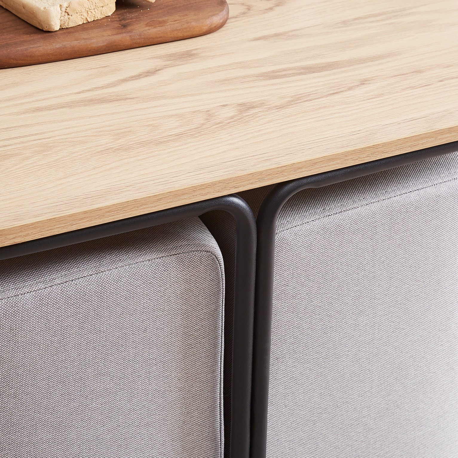 طقم طاولة قهوة مع مقعدين مبطنين من موفو-ليام-hbxlivingroom-tablesandstands-coffeetables-image-4