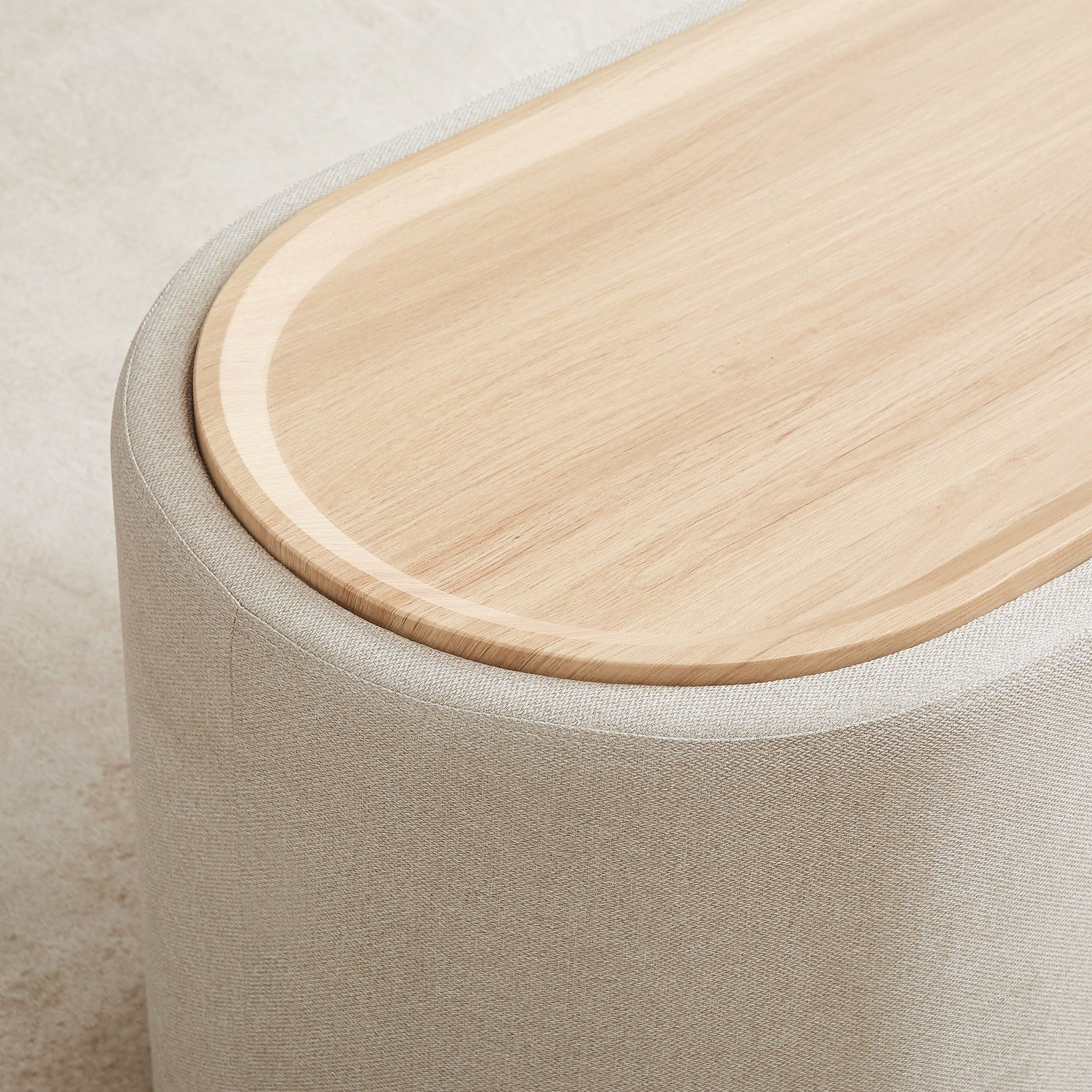 طاولة قهوة مع مقعدين مبطنين من موفو-ألوسنو-hbxlivingroom-tablesandstands-coffeetables-image-4