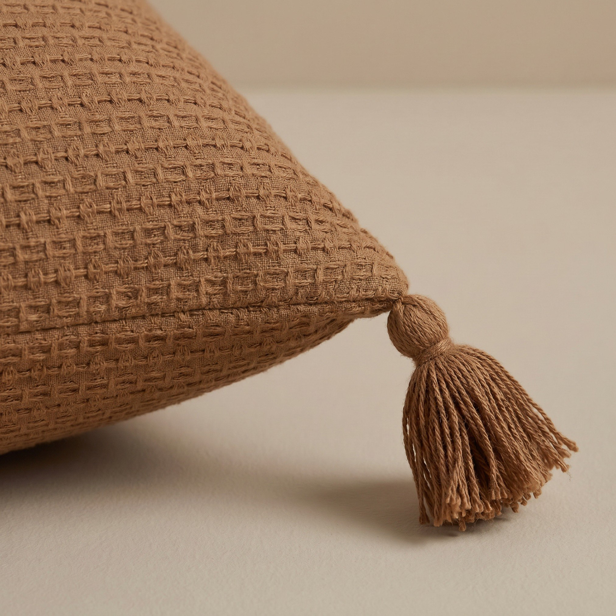 طقم وسائد قطن وافل قطعتين دوما من كوزي ديو - 50x50 سم-hbxlivingroom-furnishings-cushionsandcovers-filledcushions-image-2