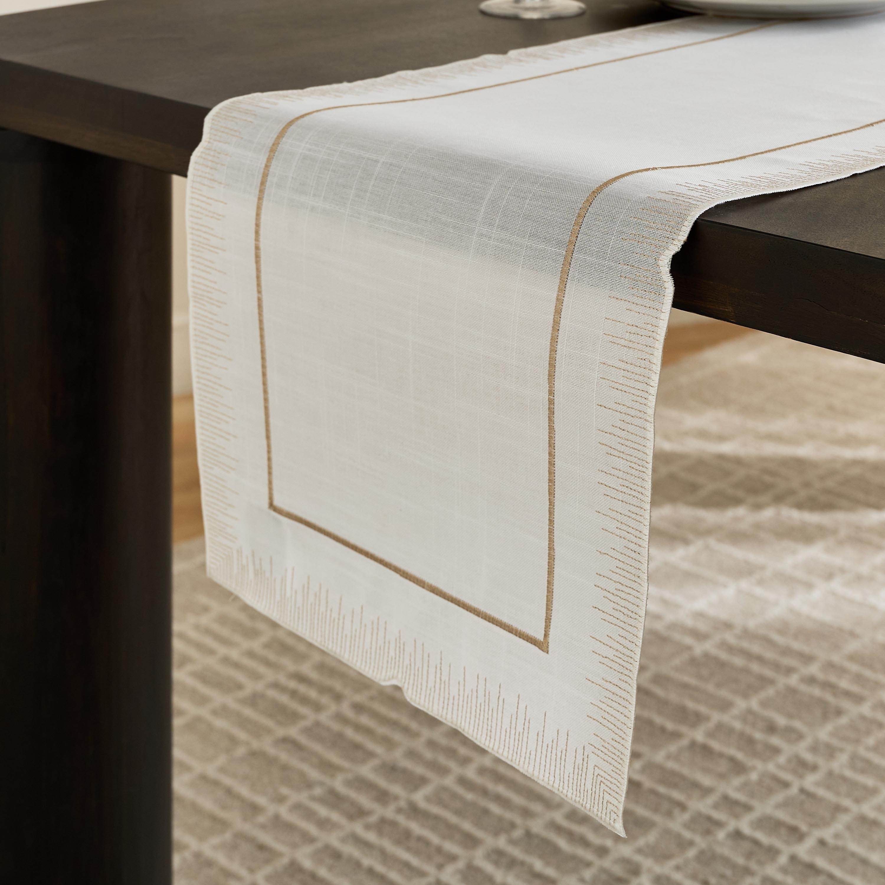 مفرش طاولة من سيليستيال - 33×120 سم-hbxdecorandfurnishings-homefurnishings-tablelinens-image-2