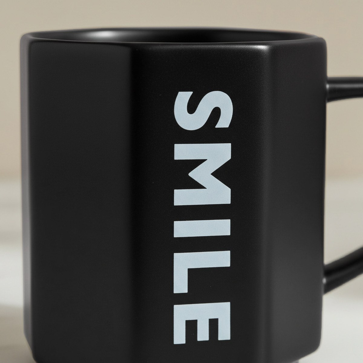Susan Smile Hexa Mug - 340 ml-hbxdecorandfurnishings-tabletop-coffeeandteasets-image-2