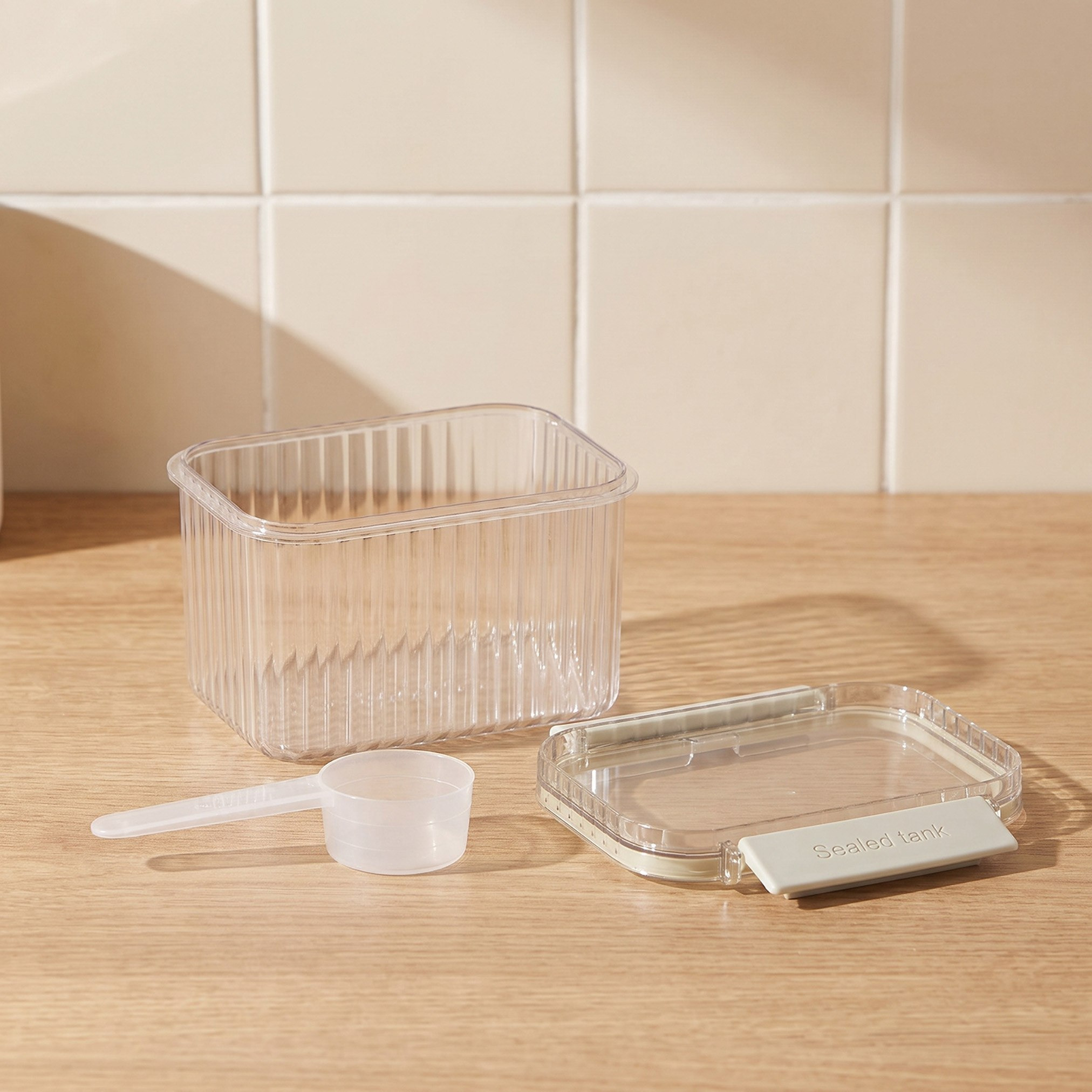 Flute Lock N Lock Container - 700 ml-hbxhomeware-kitchenware-containersandjars-image-2