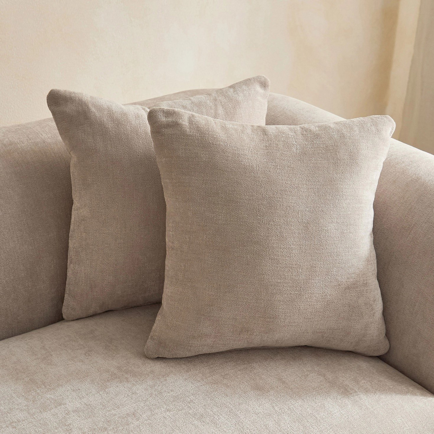 كنبة قماش بمقعدين مع وسادتين نكست من هادسون-hbxlivingroom-sofasandarmchairs-sofas-image-7