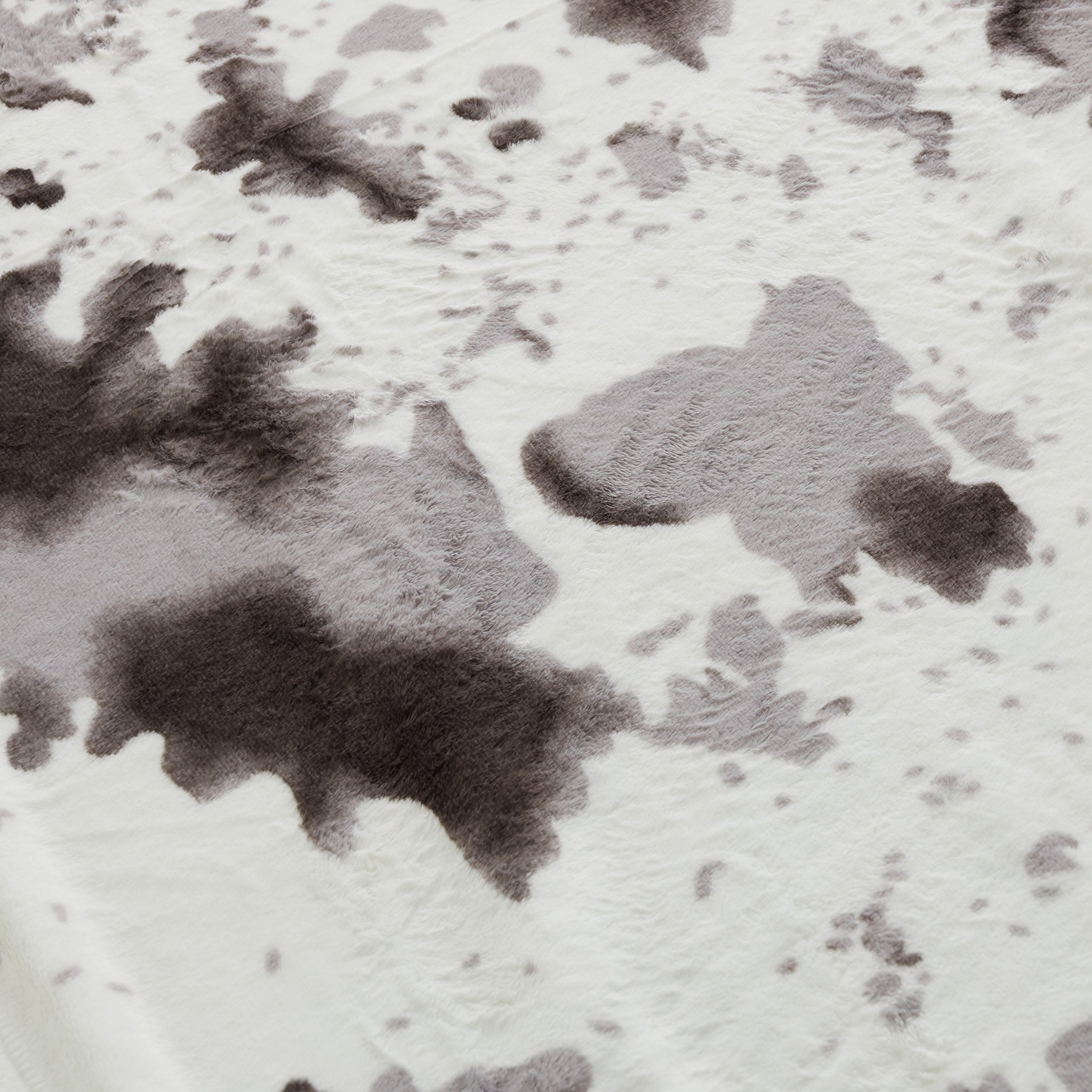 Cozy Plush Animal Cowhide Print Throw - 130x170 cm-hbxhomeware-hbxbedroom-image-3
