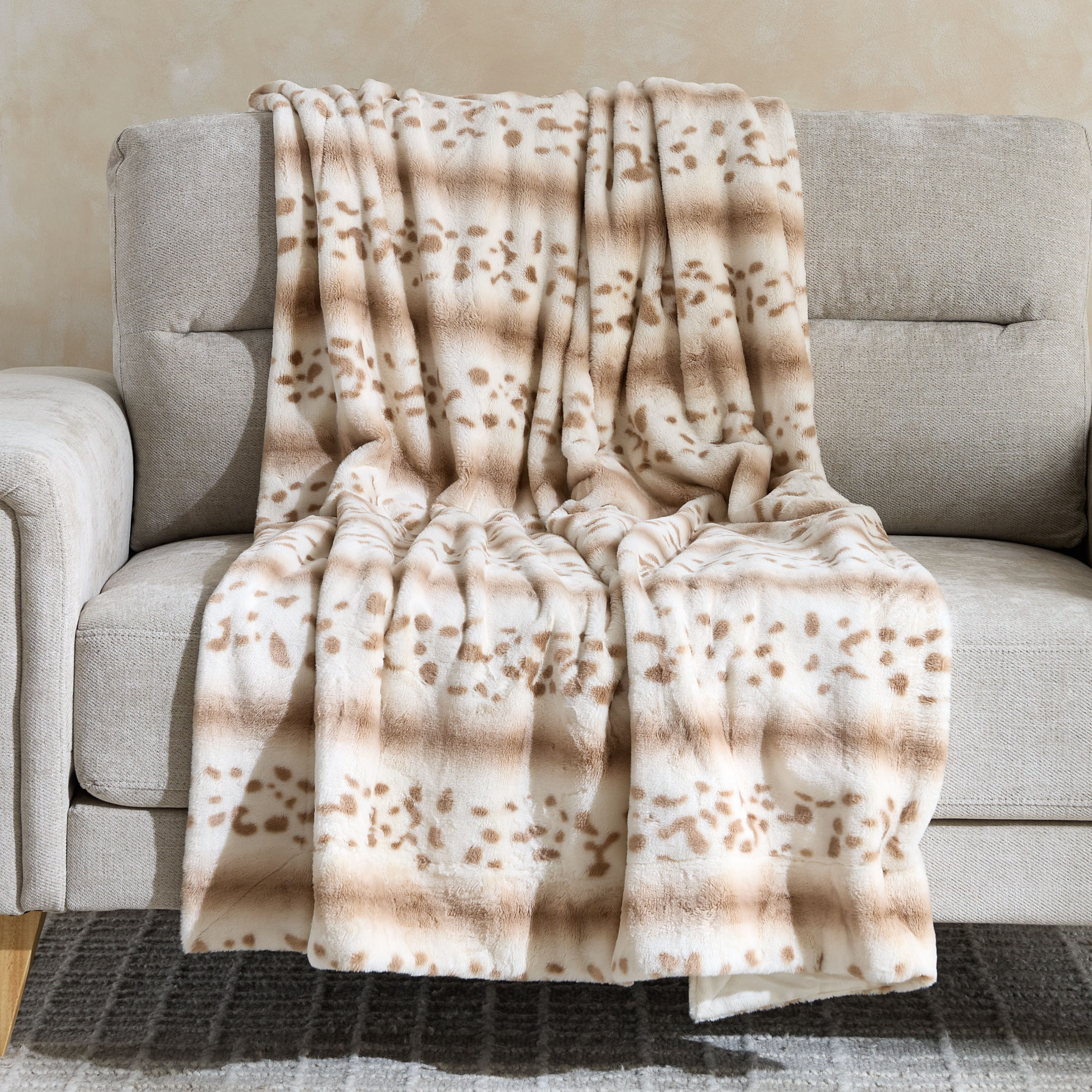 Cozy Plush Animal Leo Print Throw - 130x170 cm-hbxhomeware-hbxbedroom-image-1