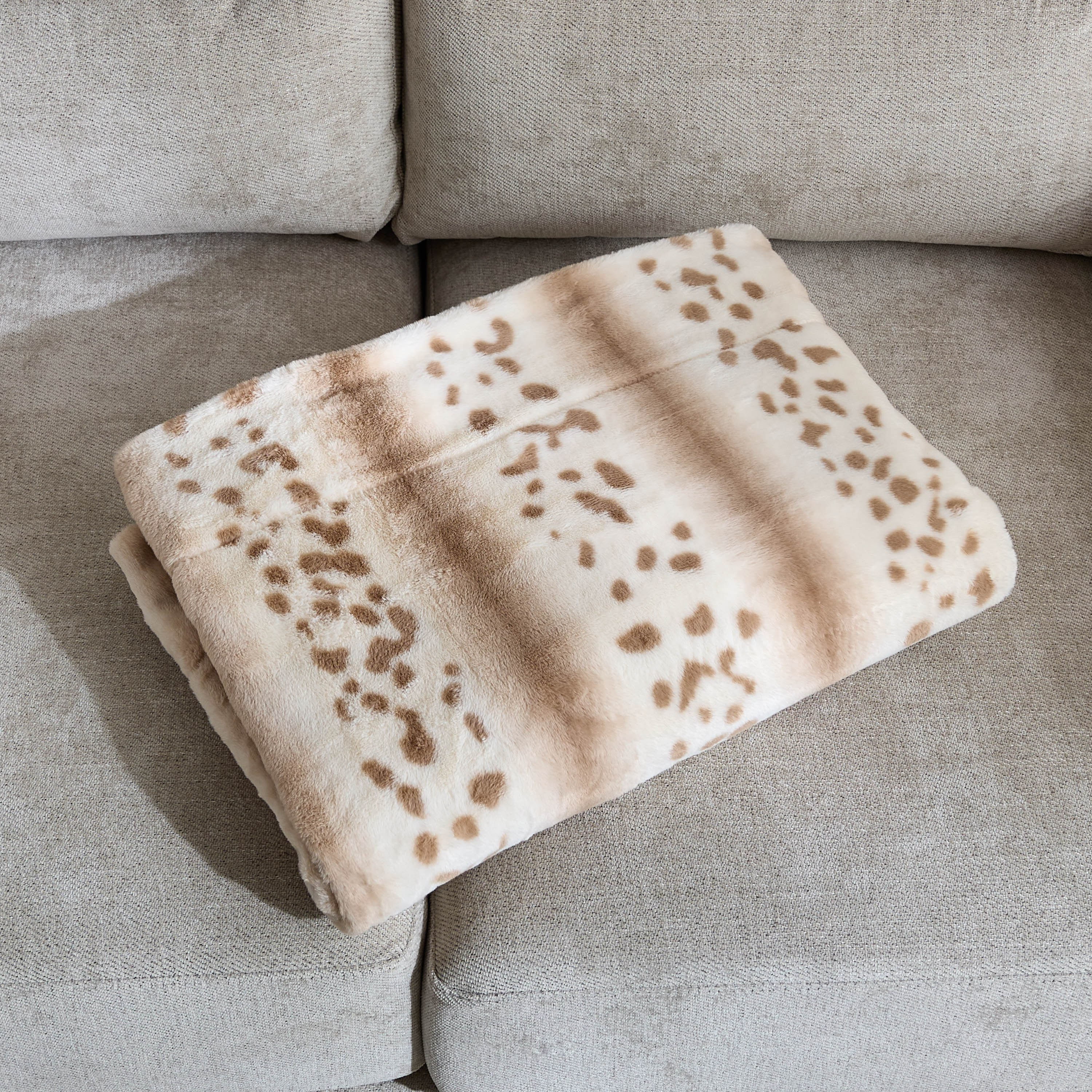 Cozy Plush Animal Leo Print Throw - 130x170 cm-hbxhomeware-hbxbedroom-image-4