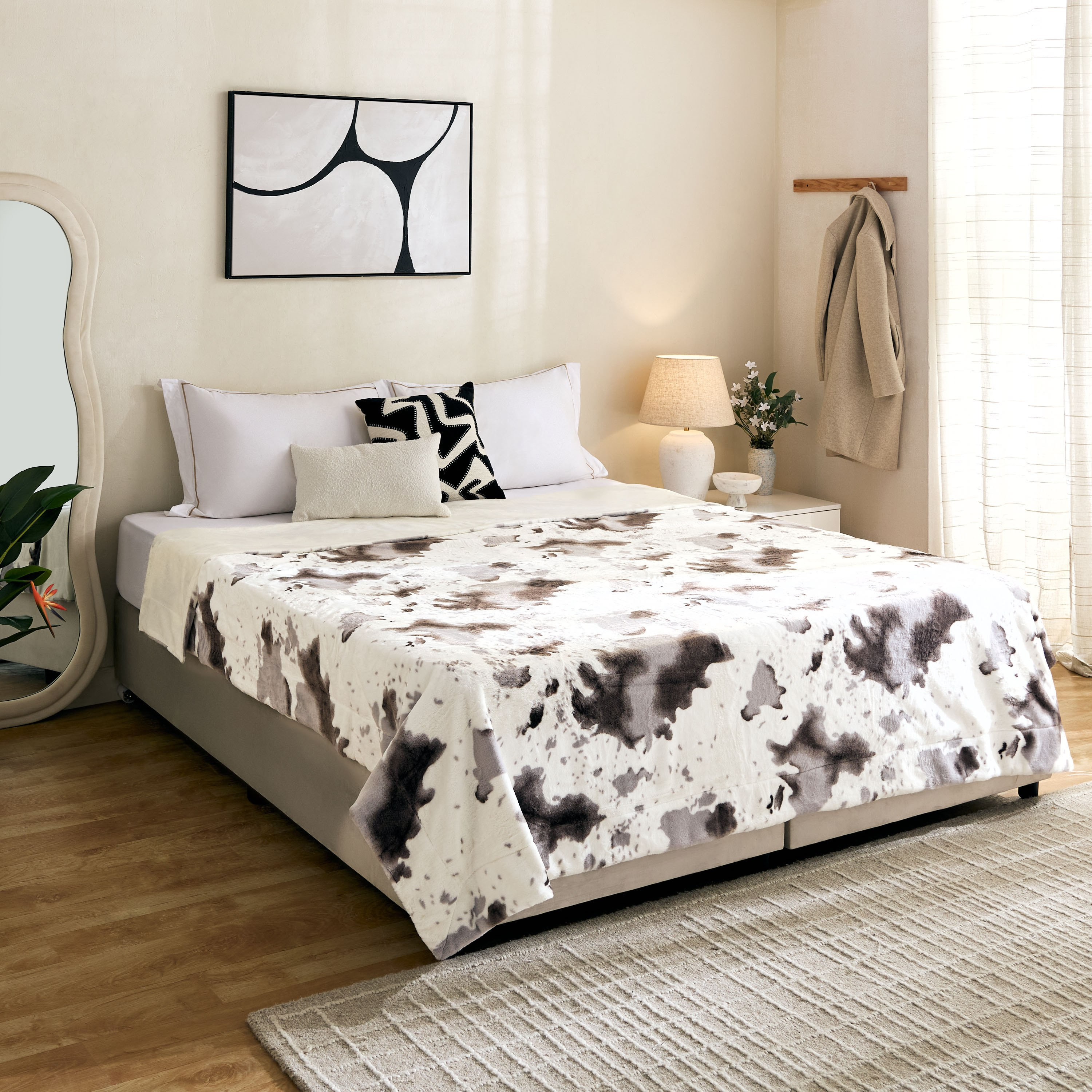Cozy Plush Animal Cowhide Print King Blanket - 220x240 cm-hbxhomeware-hbxbedroom-image-5