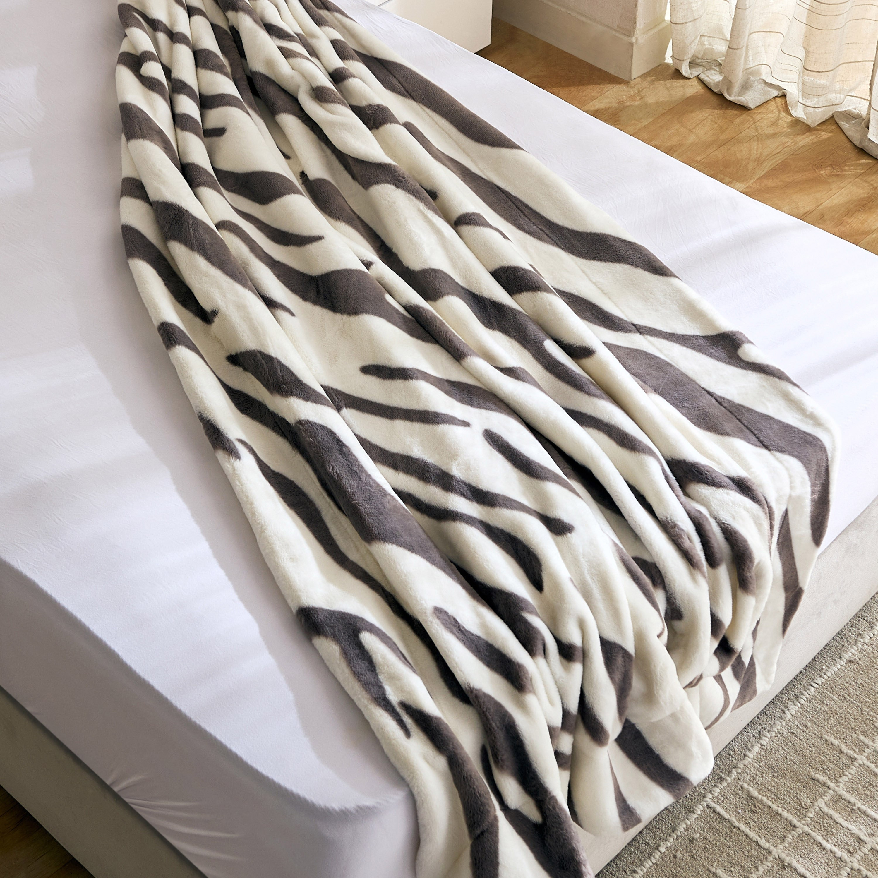 Cozy Plush Animal Zebra Print Twin Blanket - 150x220 cm-hbxhomeware-hbxbedroom-image-3