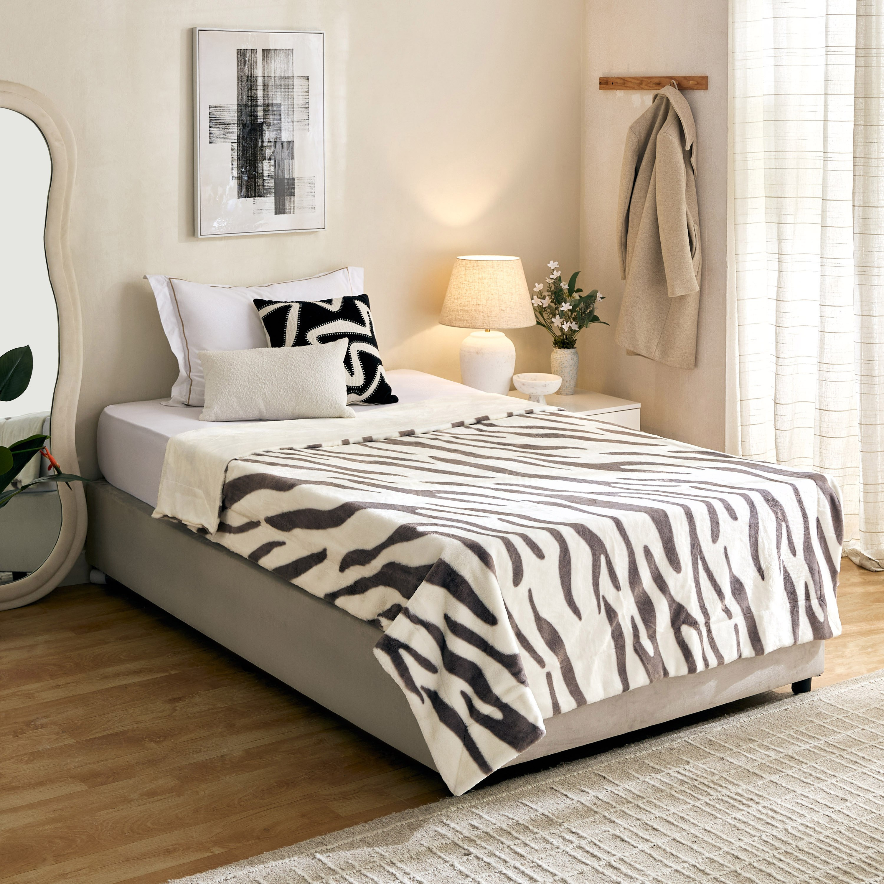 Cozy Plush Animal Zebra Print Twin Blanket - 150x220 cm-hbxhomeware-hbxbedroom-image-5