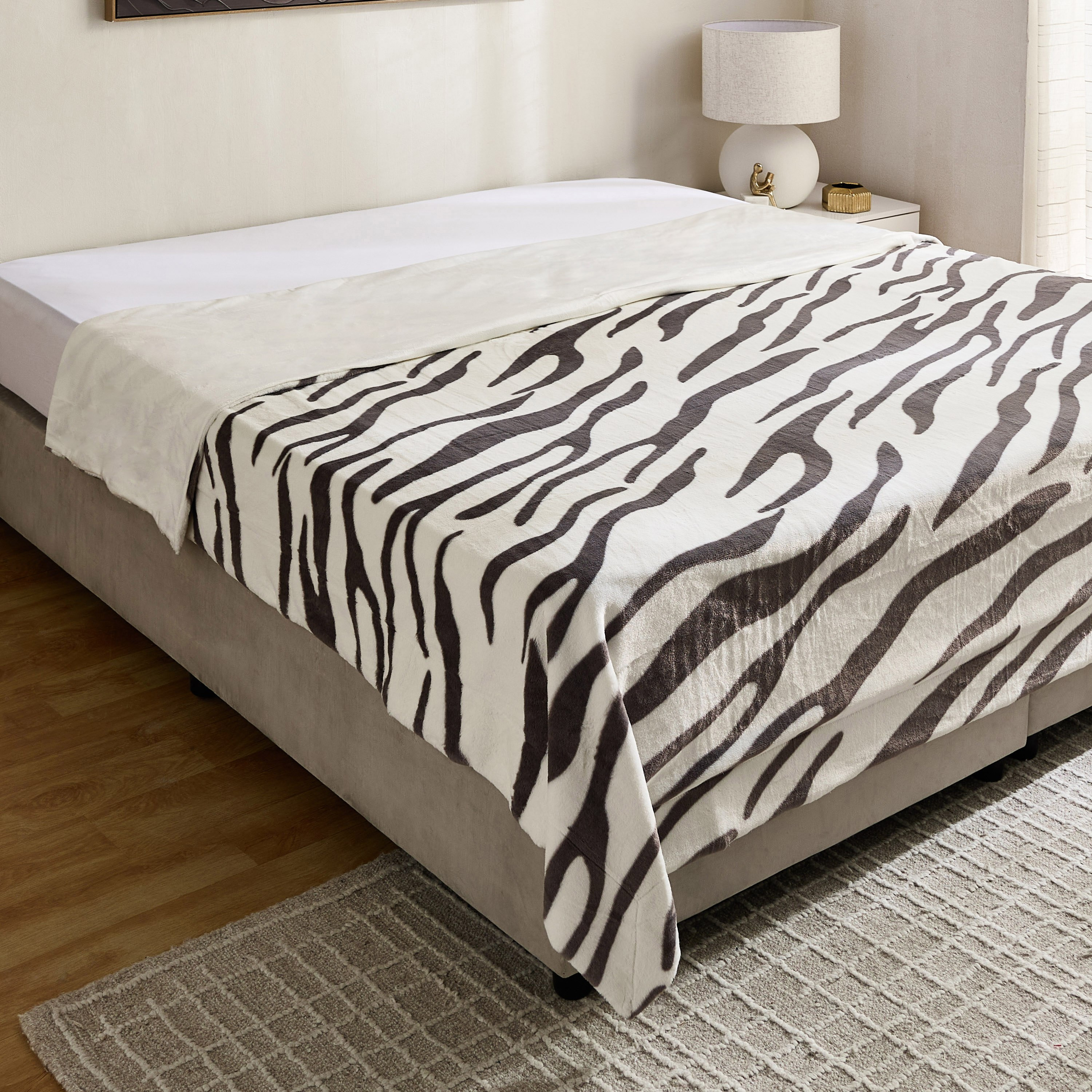 Cozy Plush Animal Zebra Print King Blanket - 220x240 cm-hbxhomeware-hbxbedroom-image-2