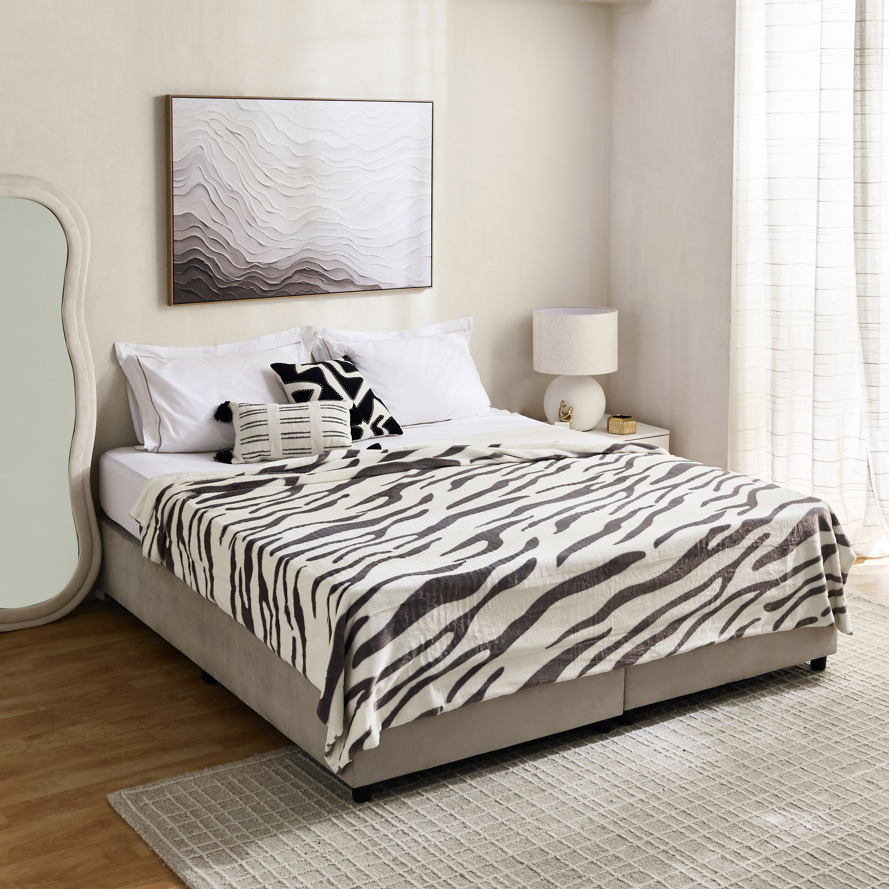 Cozy Plush Animal Zebra Print King Blanket - 220x240 cm-hbxhomeware-hbxbedroom-image-1