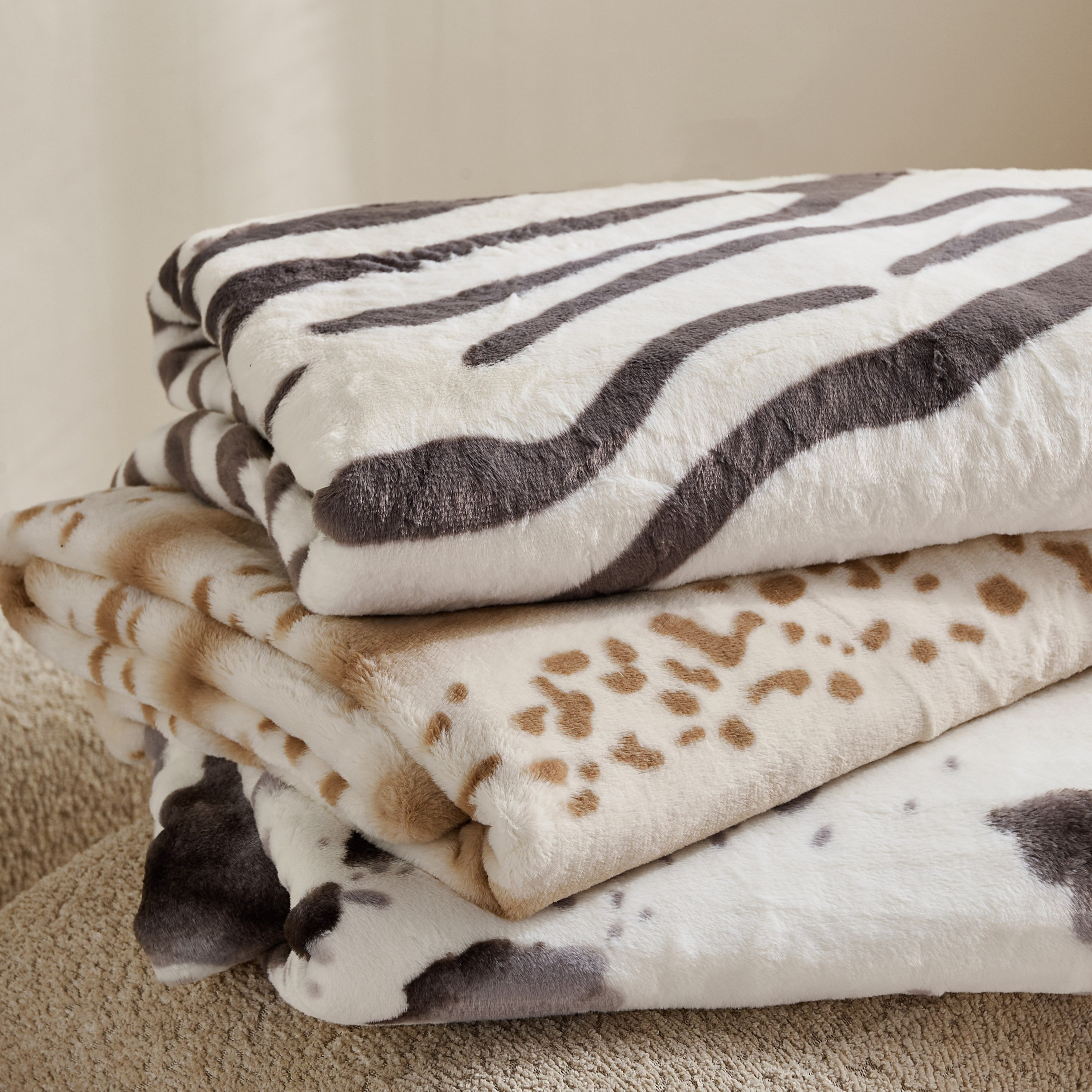 Cozy Plush Animal Zebra Print King Blanket - 220x240 cm-hbxhomeware-hbxbedroom-image-7