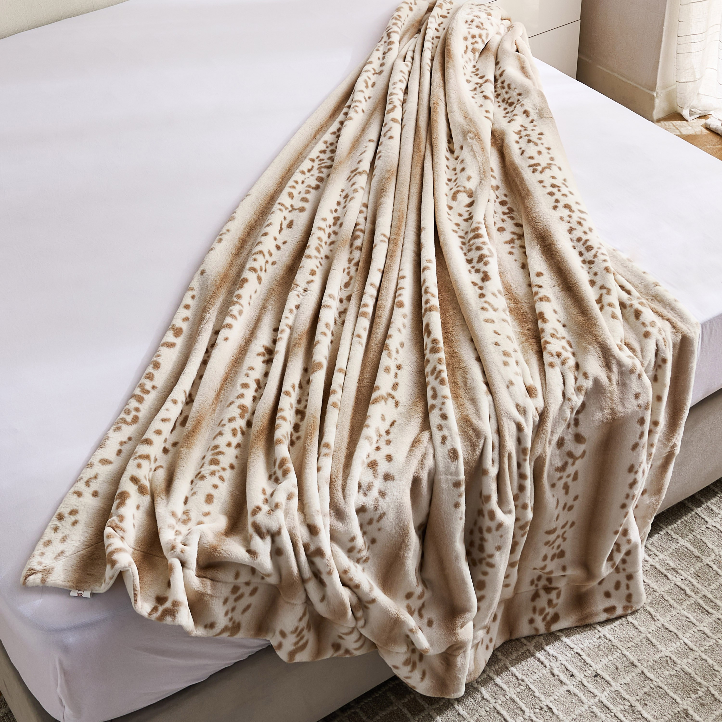 Cozy Plush Animal Leo Print Twin Blanket - 150x220 cm-hbxhomeware-hbxbedroom-image-4