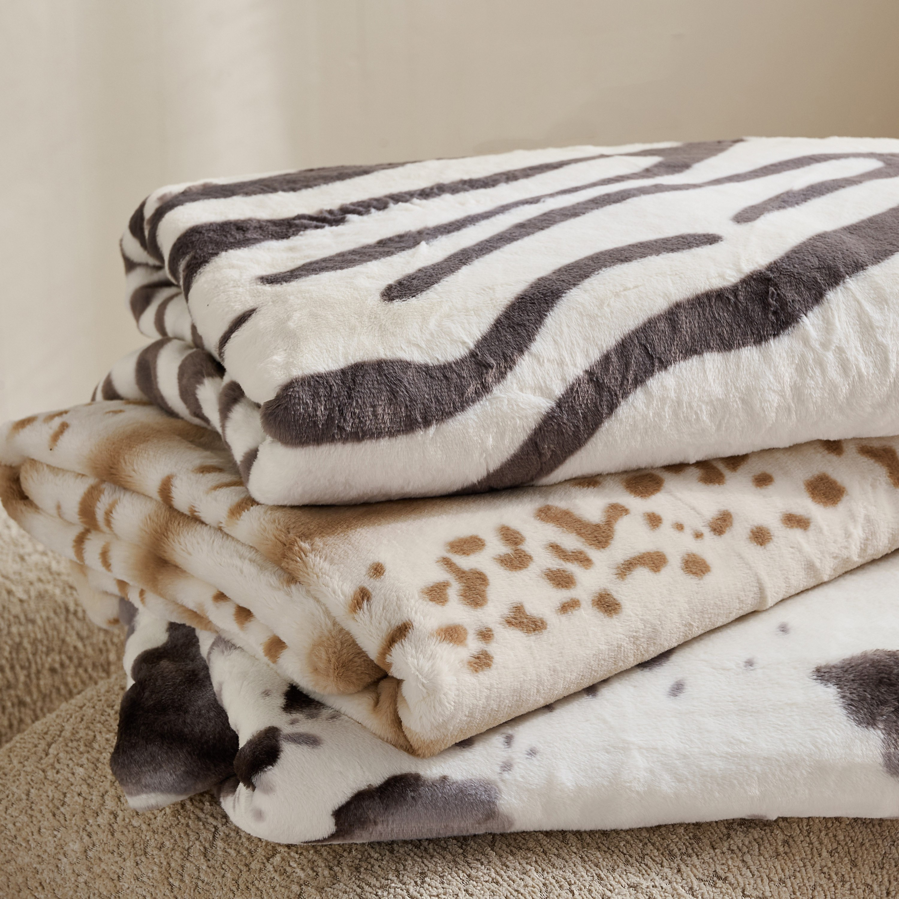 Cozy Plush Animal Leo Print Twin Blanket - 150x220 cm-hbxhomeware-hbxbedroom-image-7