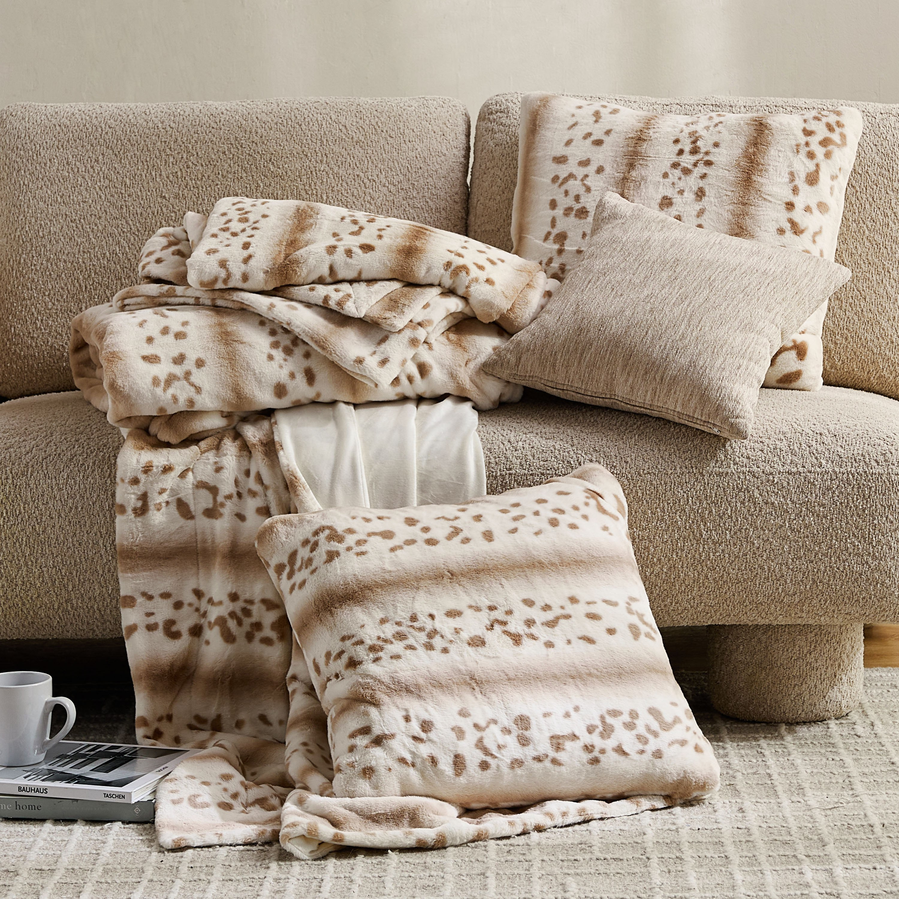 Cozy Plush Animal Leo Print King Blanket - 220x240 cm-hbxhomeware-hbxbedroom-image-6