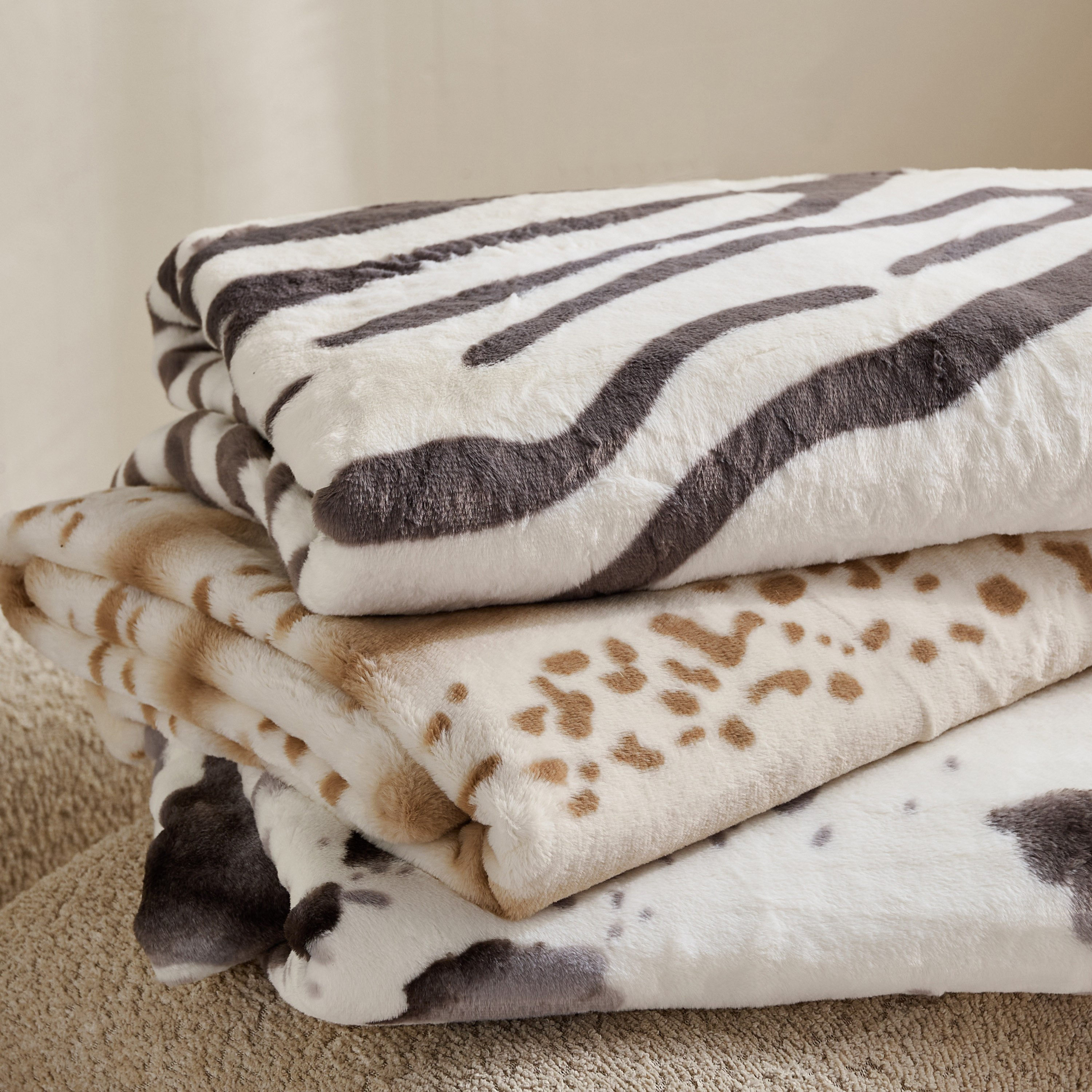 Cozy Plush Animal Leo Print King Blanket - 220x240 cm-hbxhomeware-hbxbedroom-image-7