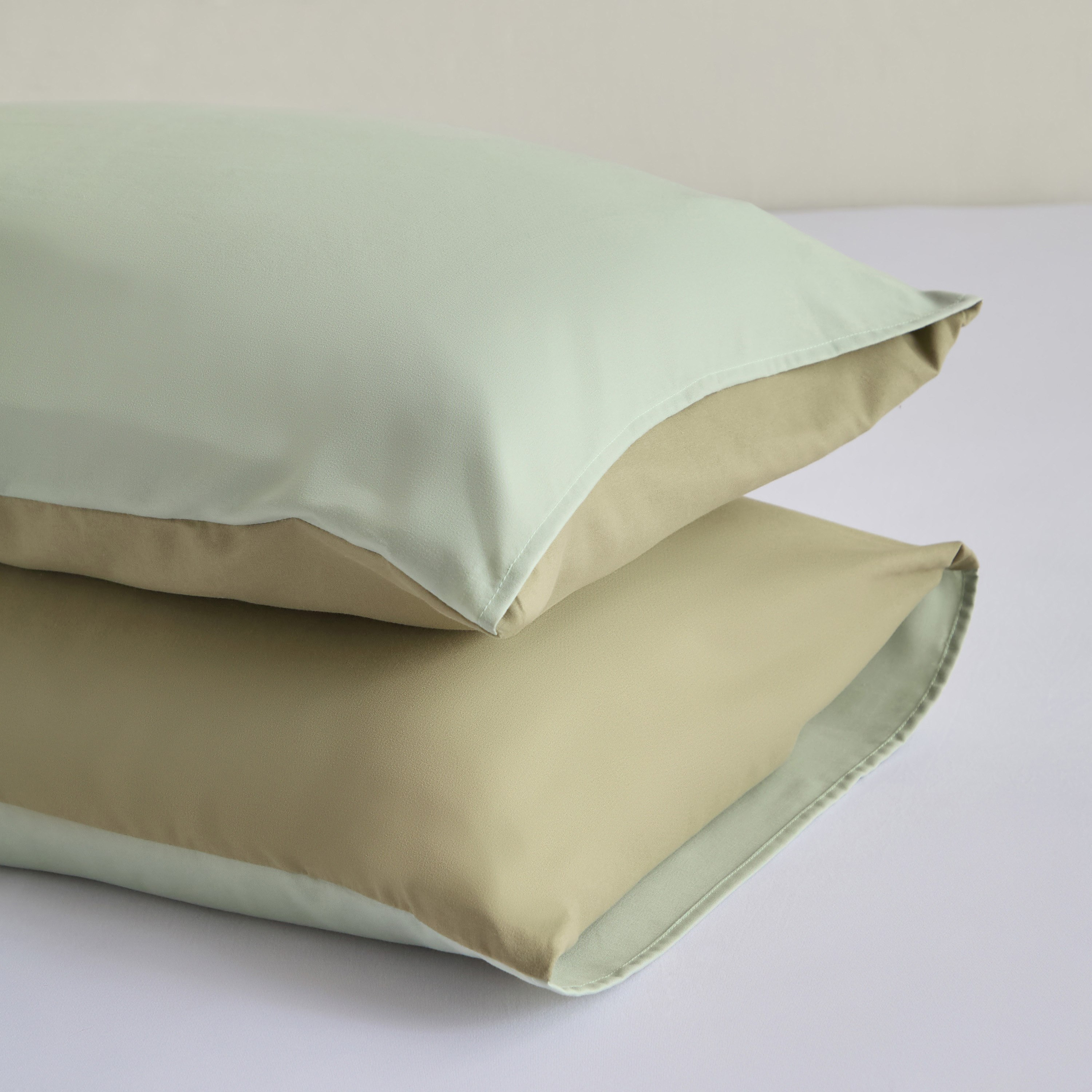 Derby Reversible Microfiber 3-Piece Queen Comforter Set - 200x230 cm-hbxhomeware-hbxbedroom-image-7