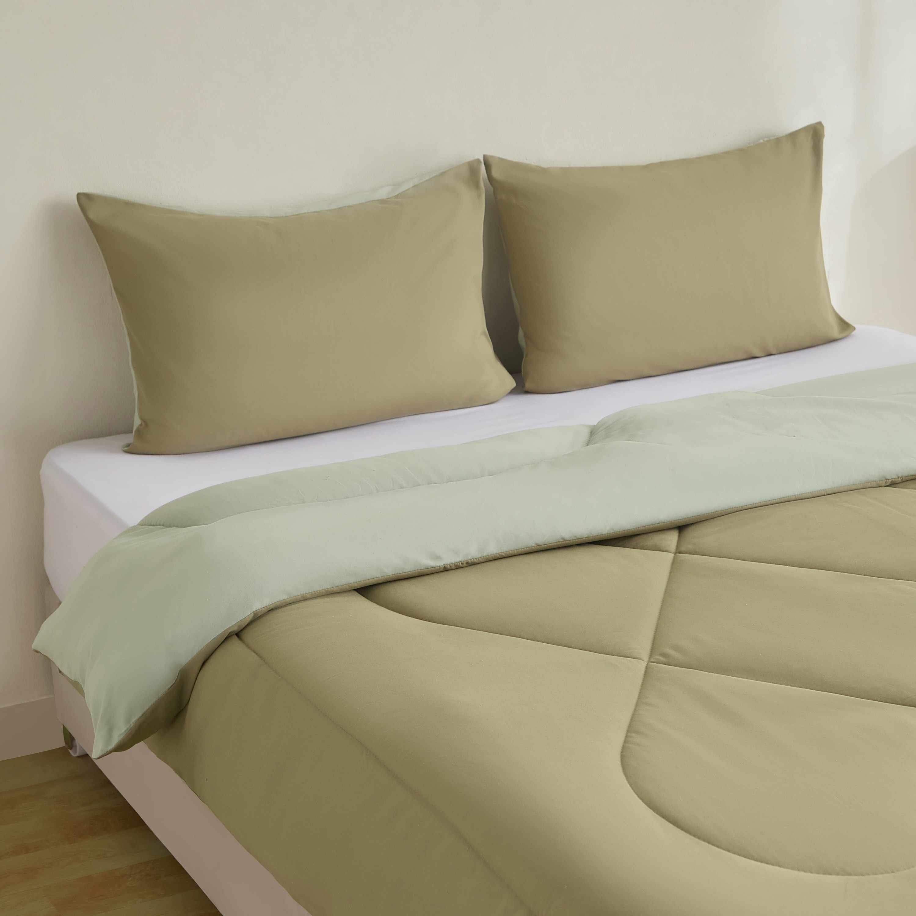 Derby Reversible Microfibre 3-Piece King Comforter Set - 220x240 cm-hbxhomeware-hbxbedroom-image-1