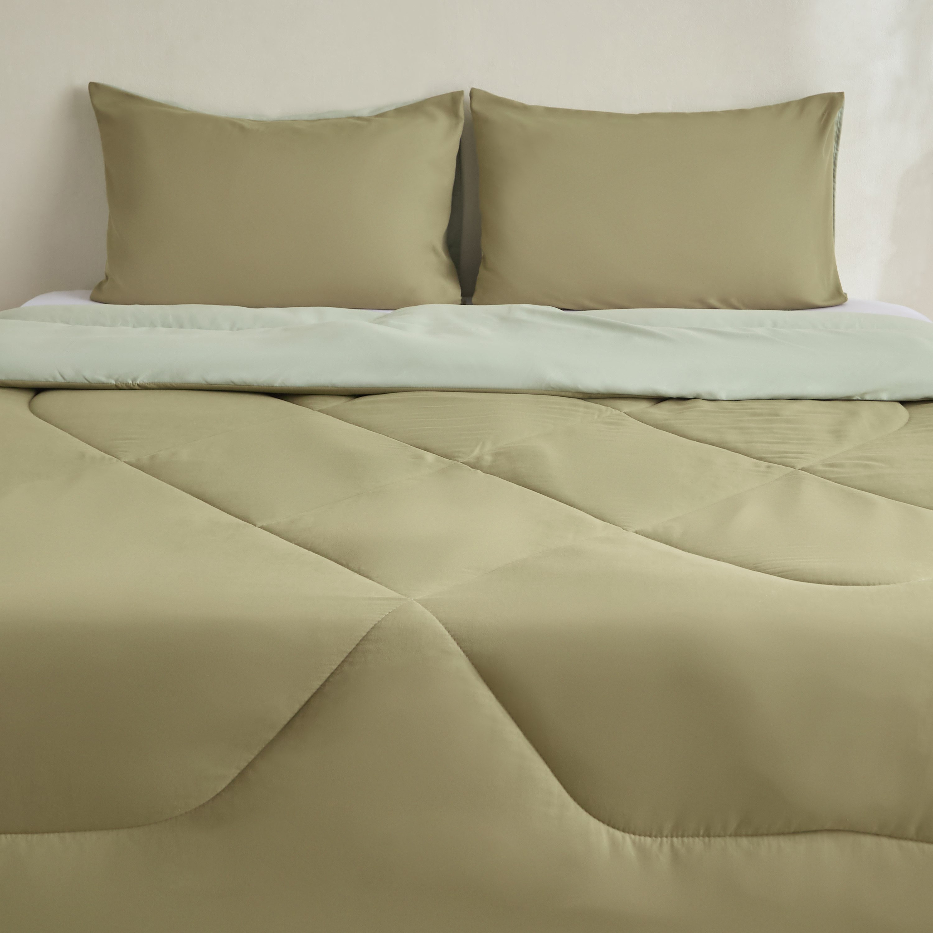 Derby Reversible Microfibre 3-Piece Super King Comforter Set - 240x240 cm-hbxhomeware-hbxbedroom-image-2