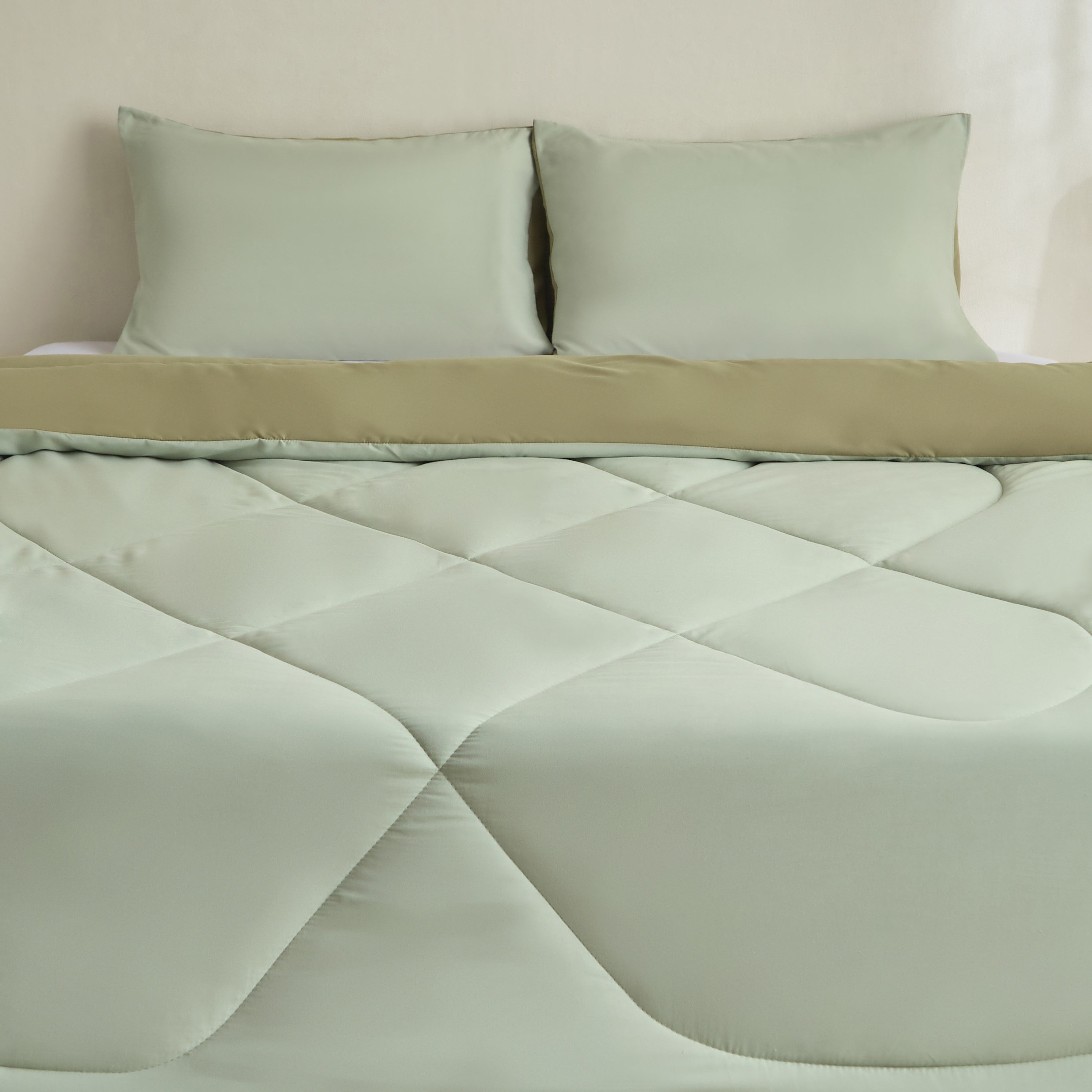 Derby Reversible Microfibre 3-Piece Super King Comforter Set - 240x240 cm-hbxhomeware-hbxbedroom-image-3