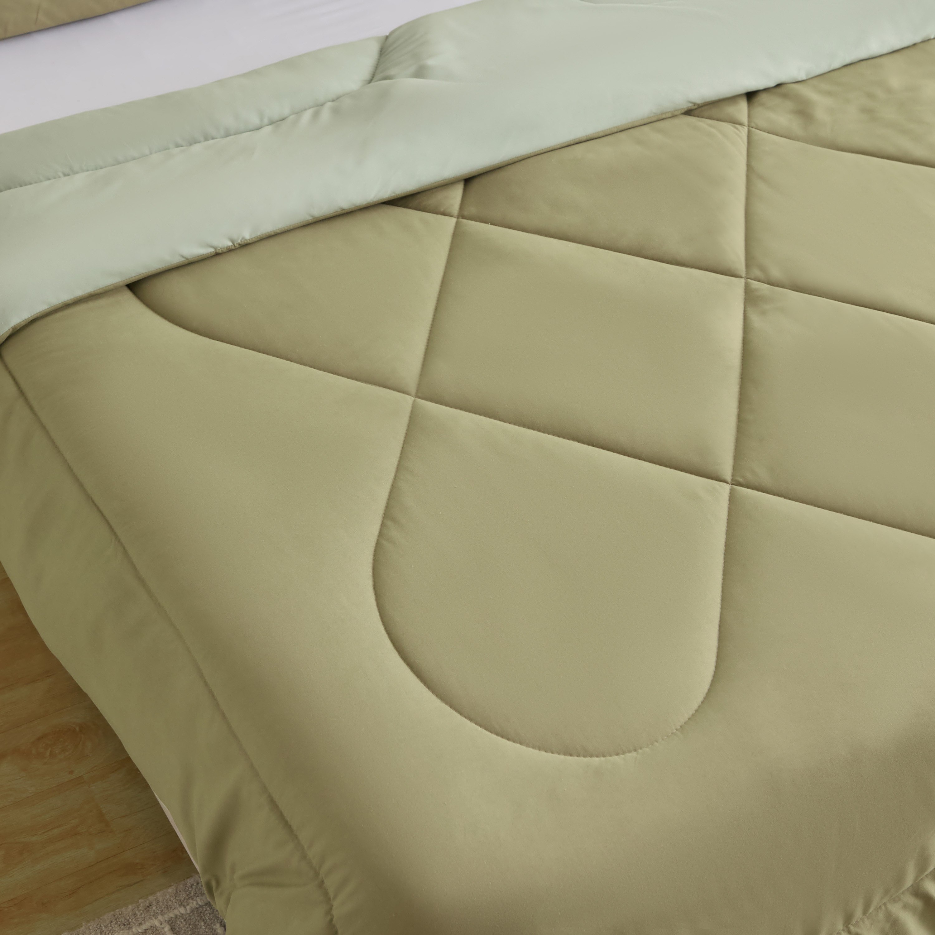 Derby Reversible Microfibre 3-Piece Super King Comforter Set - 240x240 cm-hbxhomeware-hbxbedroom-image-4